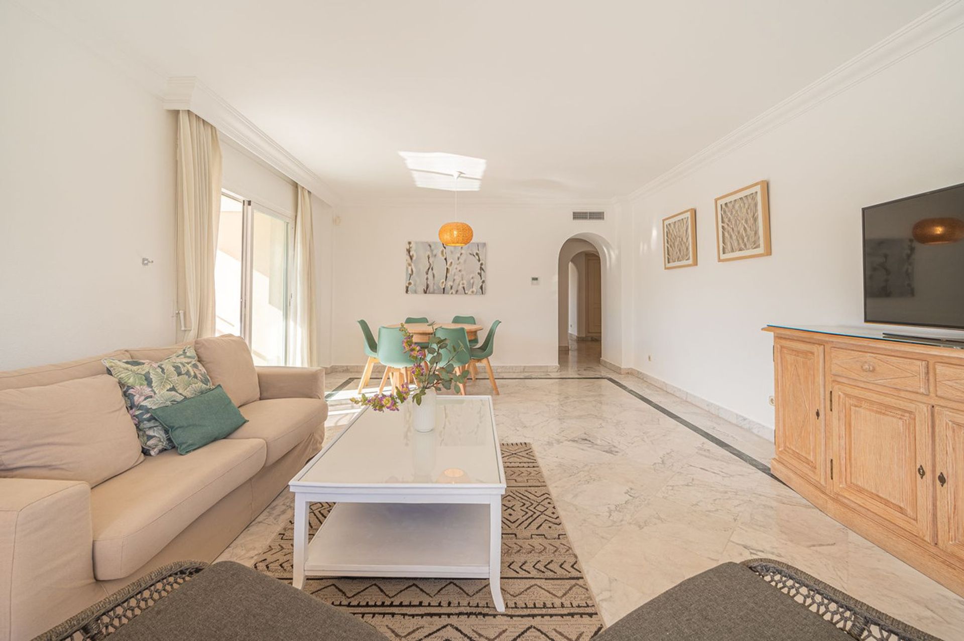 Condominium in Marbella, Andalucía 12403250