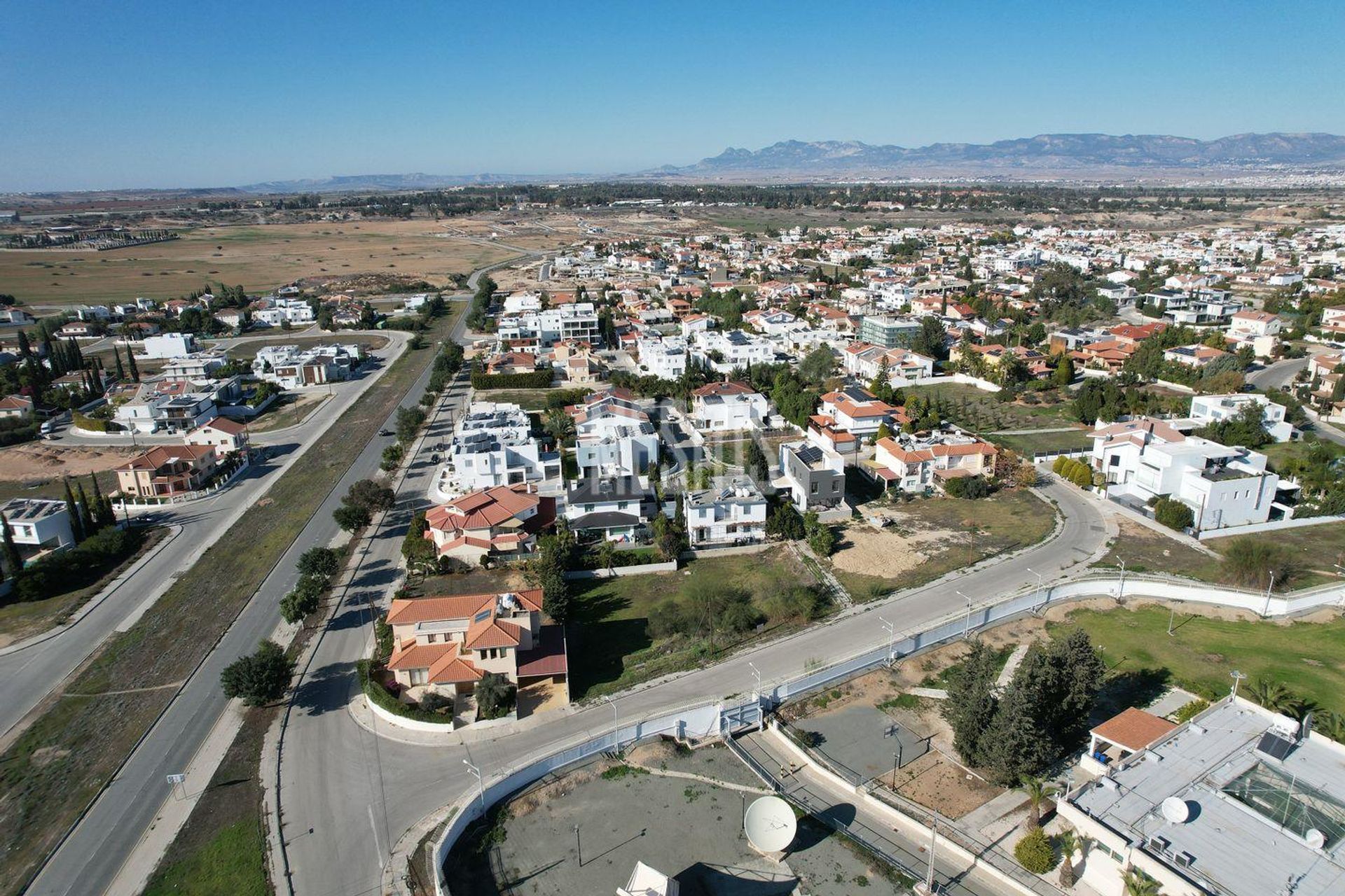 Tanah di Lakatamia, Nicosia 12403383