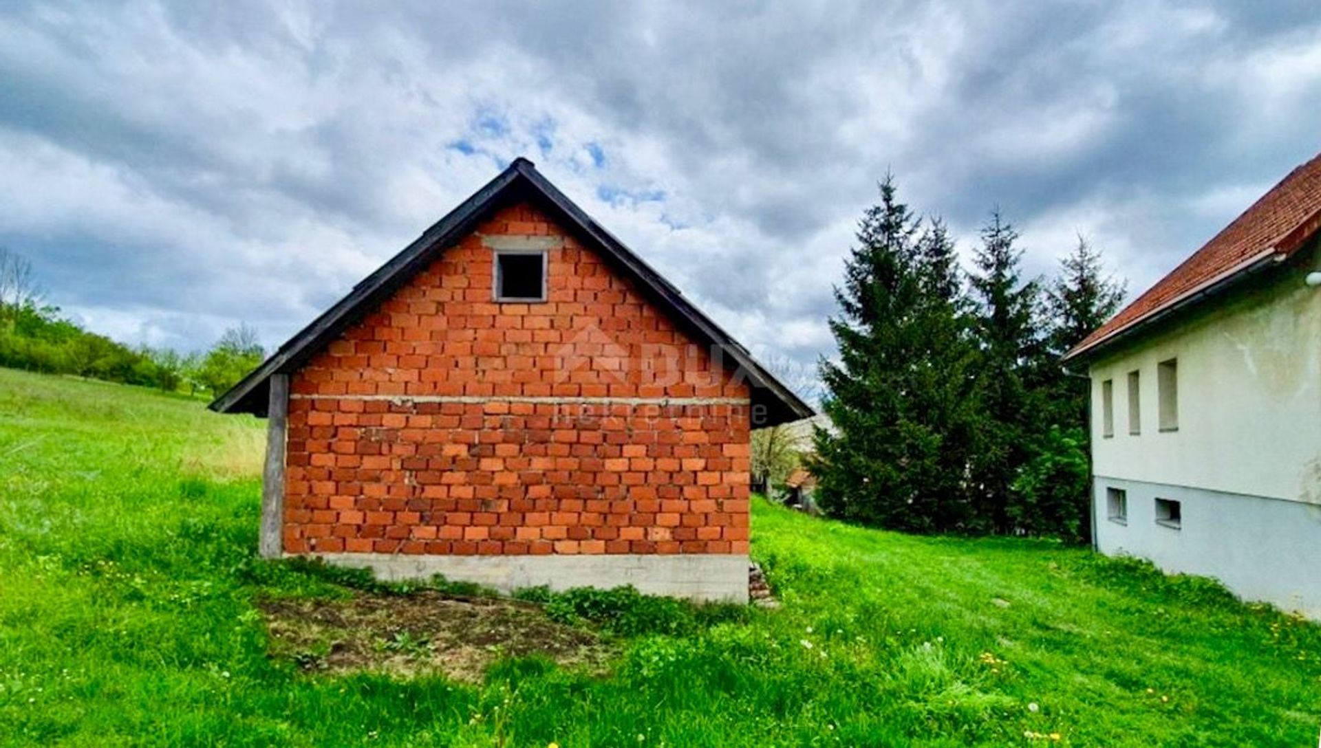 بيت في Vrbovsko, Primorje-Gorski Kotar County 12404678