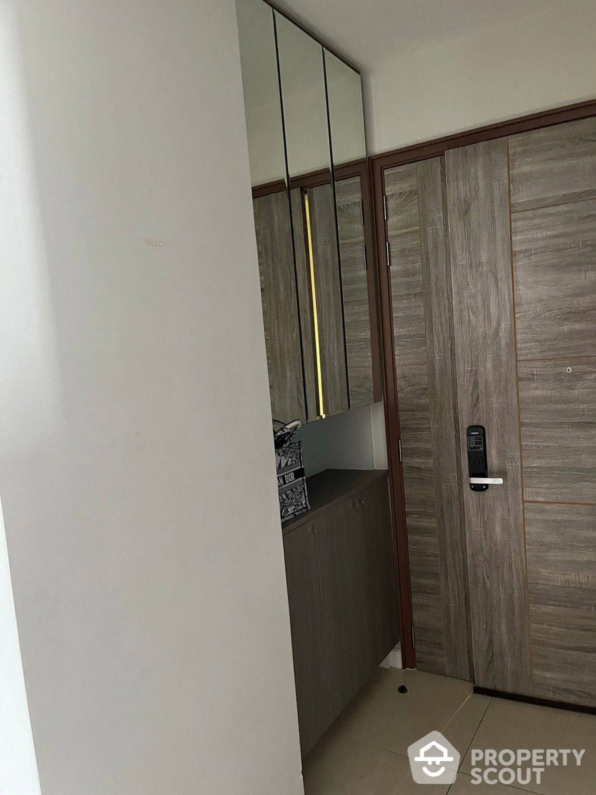 Condominium in Phra Khanong, Krung Thep Maha Nakhon 12405531