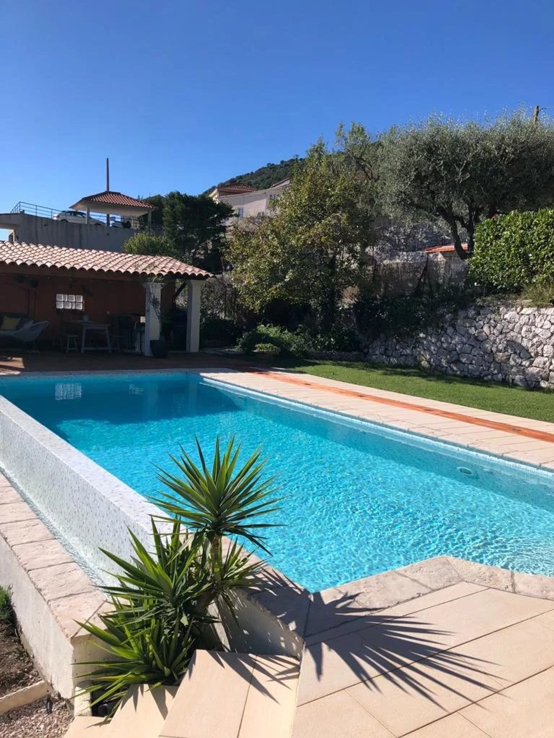 casa en La Turbia, Provenza-Alpes-Costa Azul 12406692