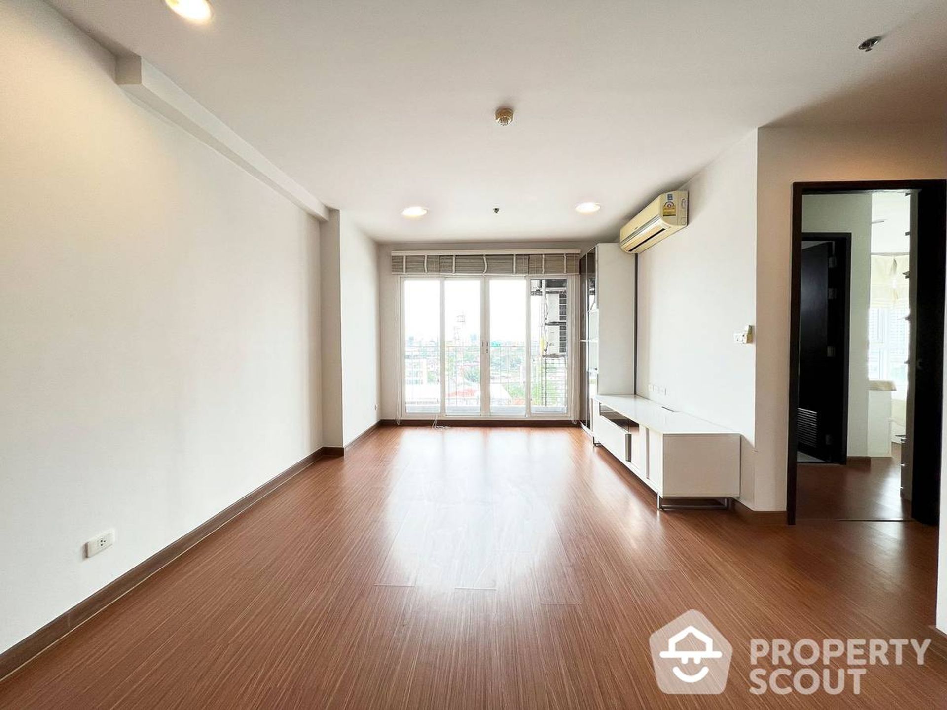 Condominium in Phra Khanong, Krung Thep Maha Nakhon 12411168