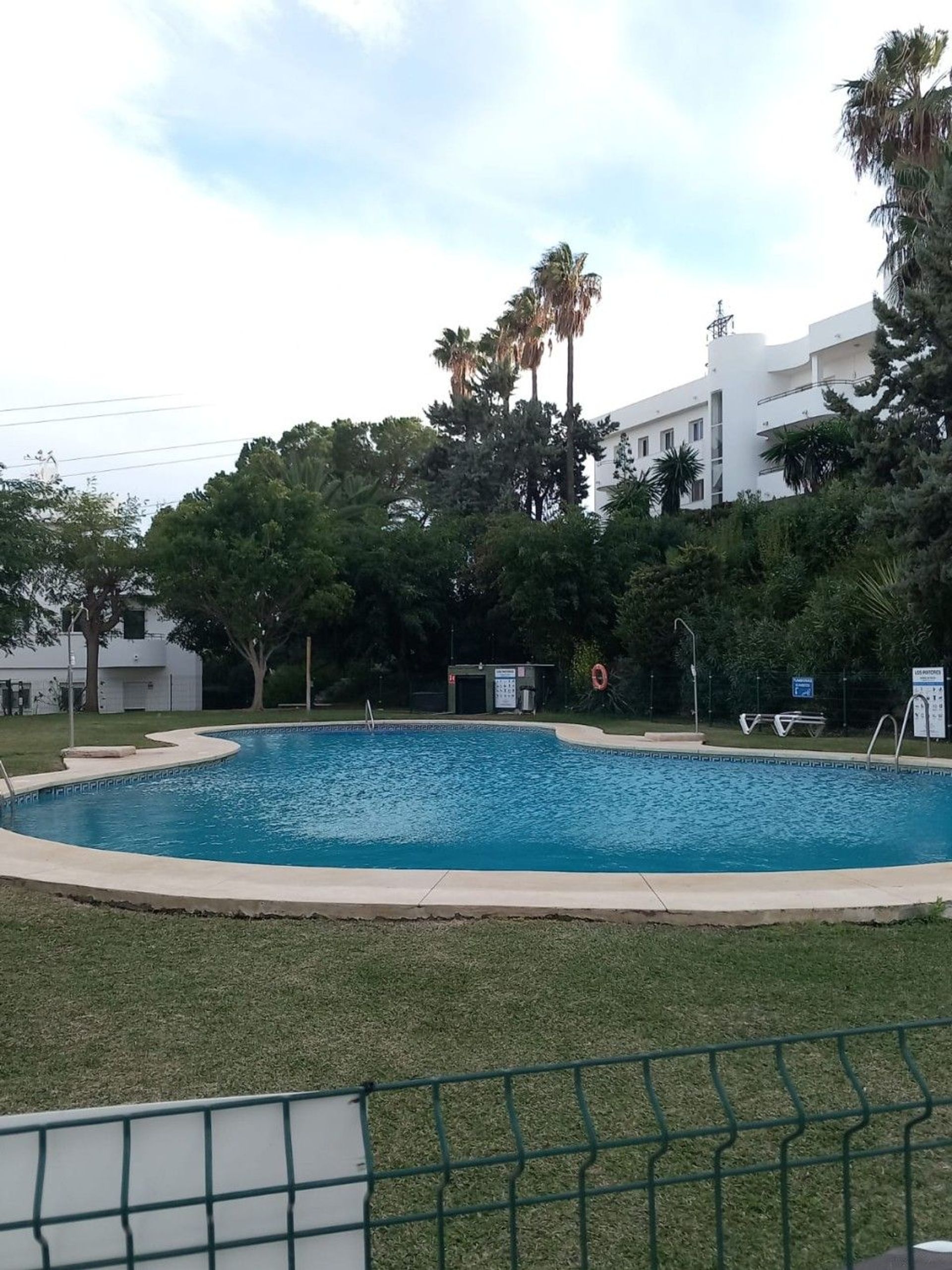 Condominium in Estepona, Andalucía 12411986