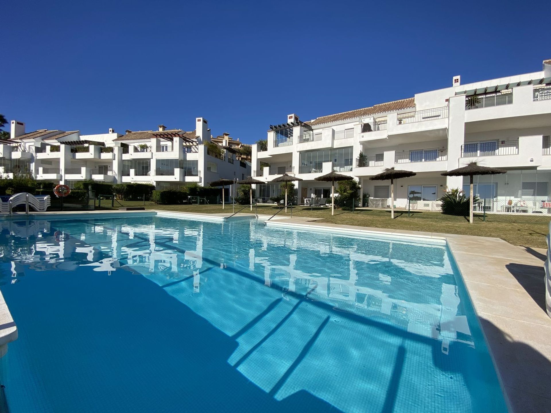 Condominium in Marbella, Andalusië 12411993