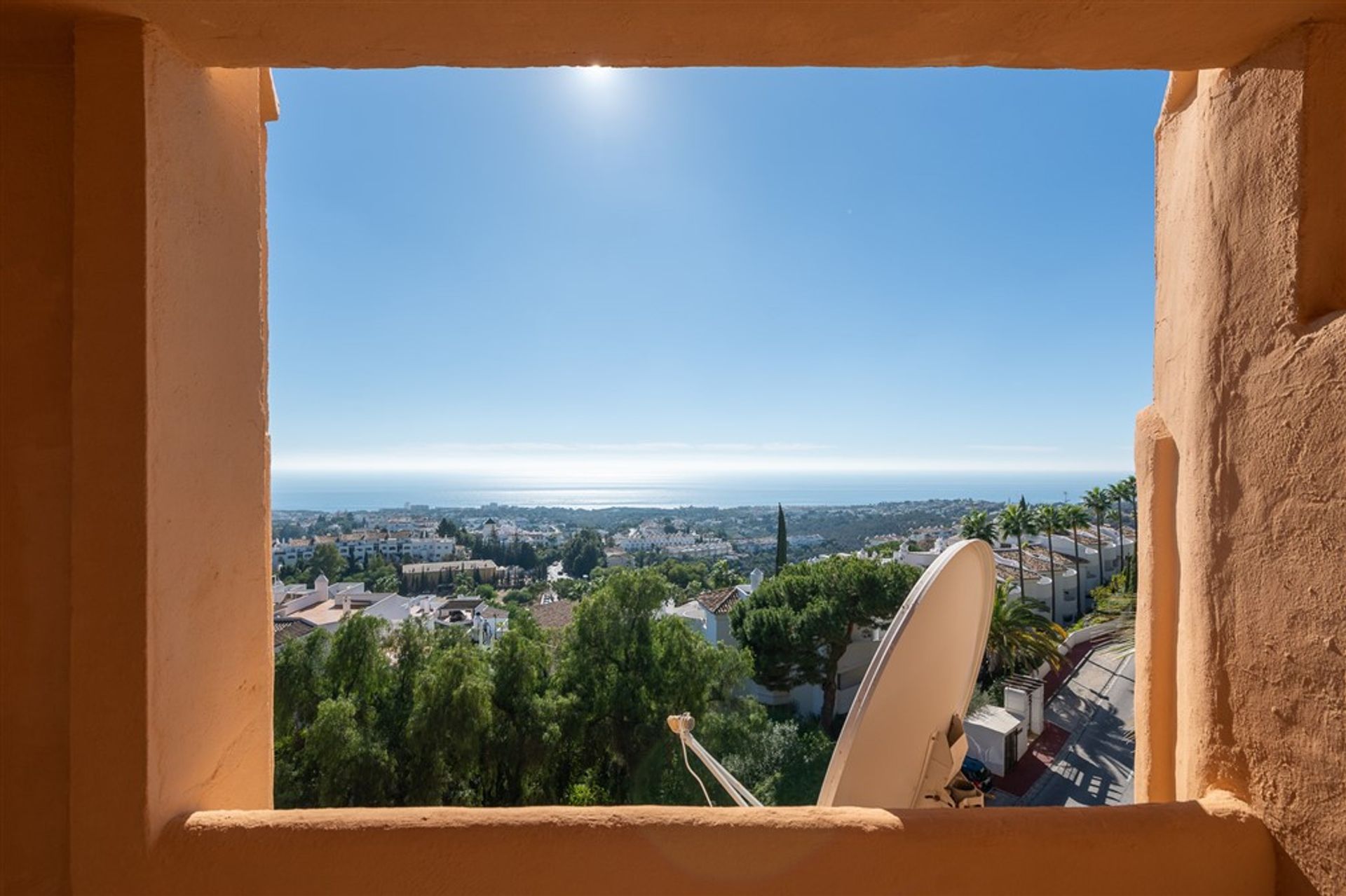 Condominium in Sitio de Calahonda, Andalusia 12412195