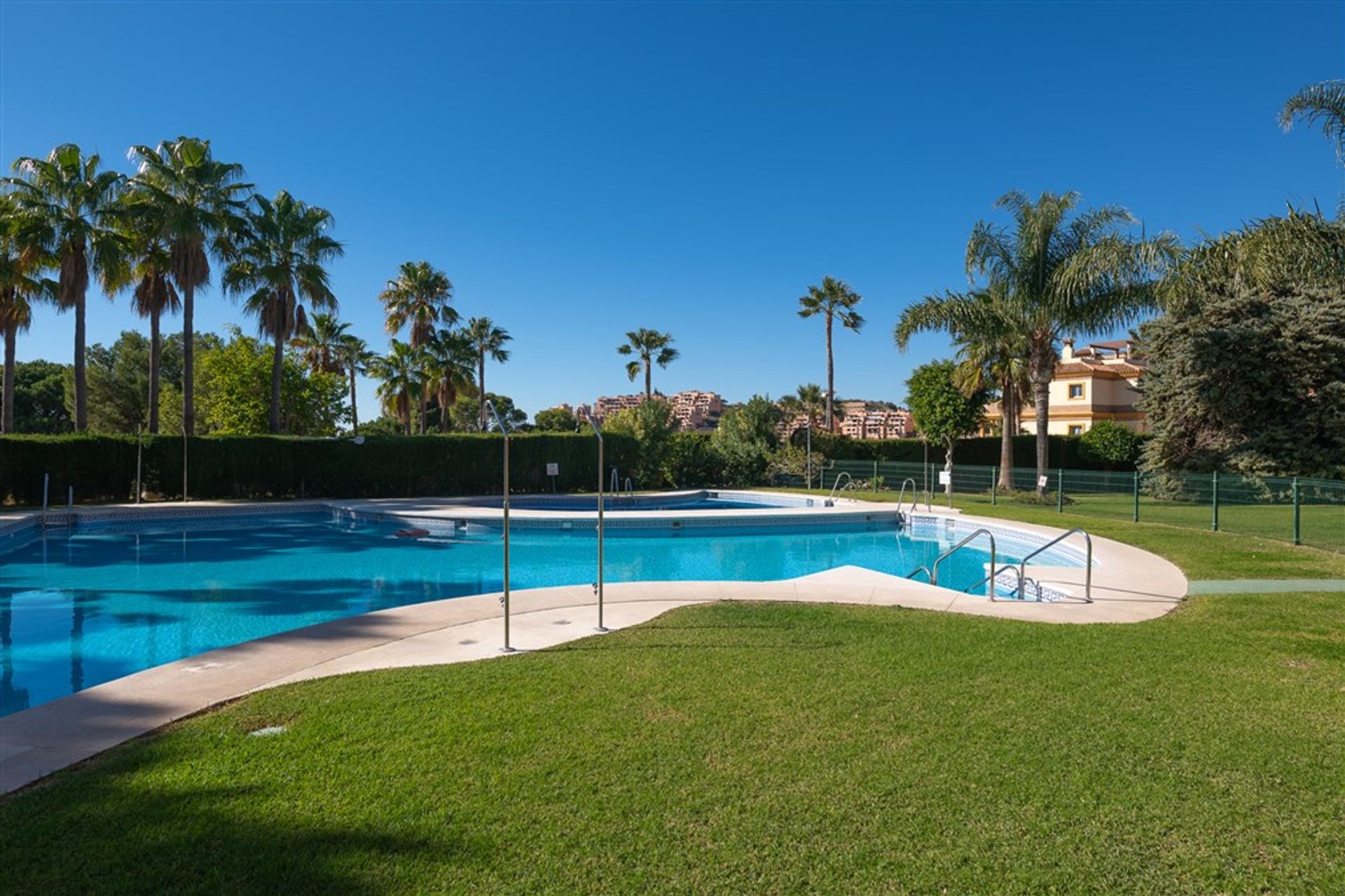 Condominium in Sitio de Calahonda, Andalusia 12412195