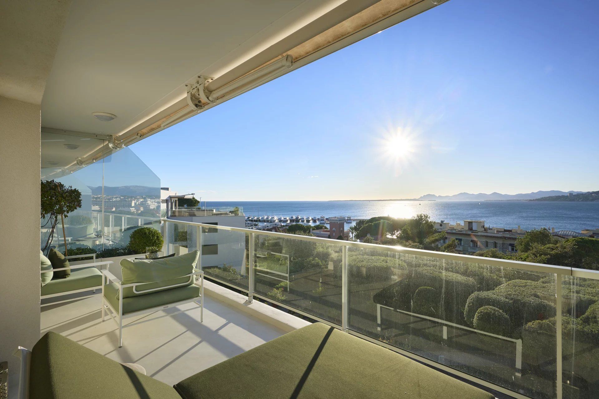 Condominium in Antibes, Provence-Alpes-Côte d'Azur 12412459