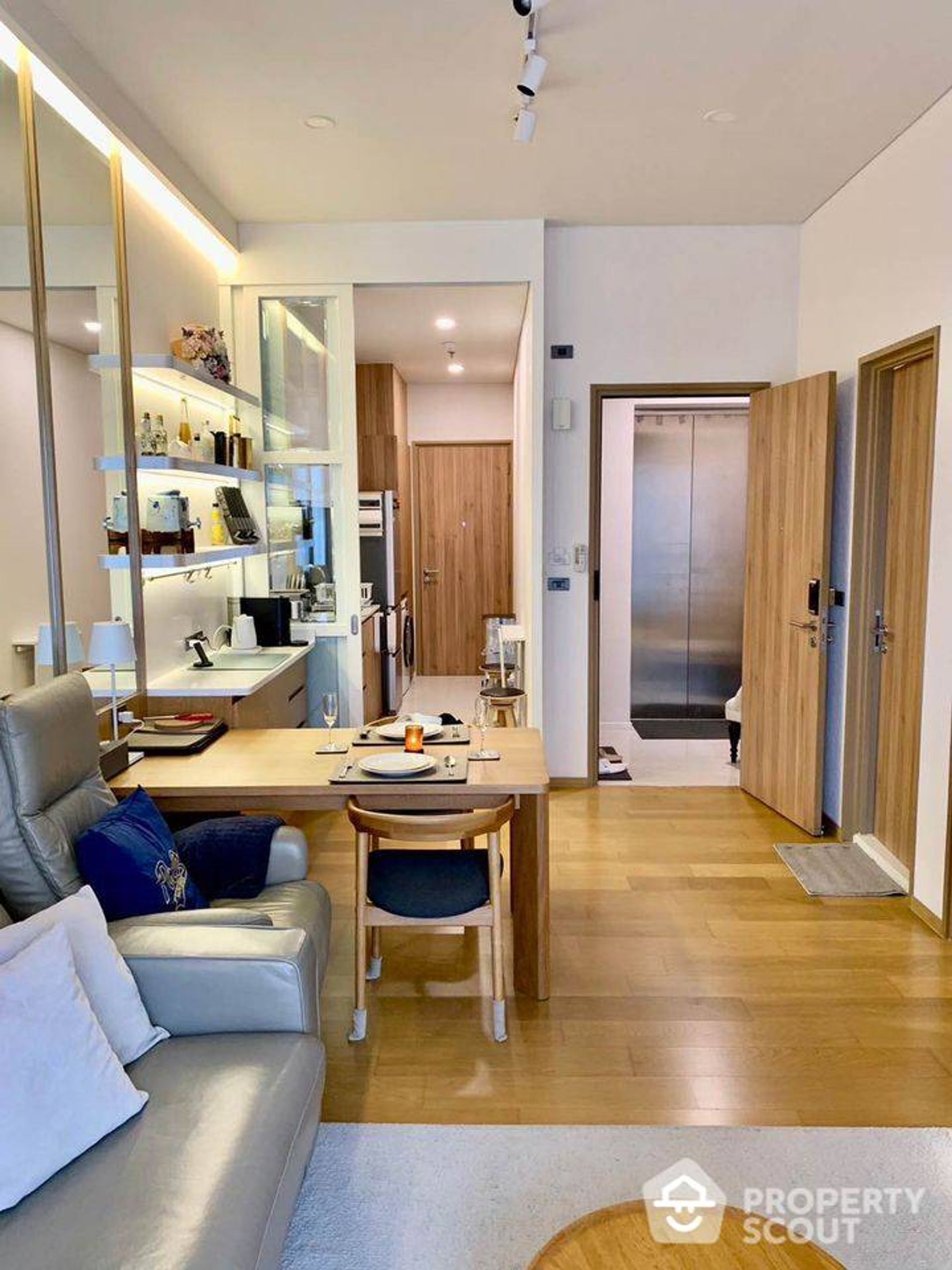 Condominium in Watthana, Krung Thep Maha Nakhon 12413639