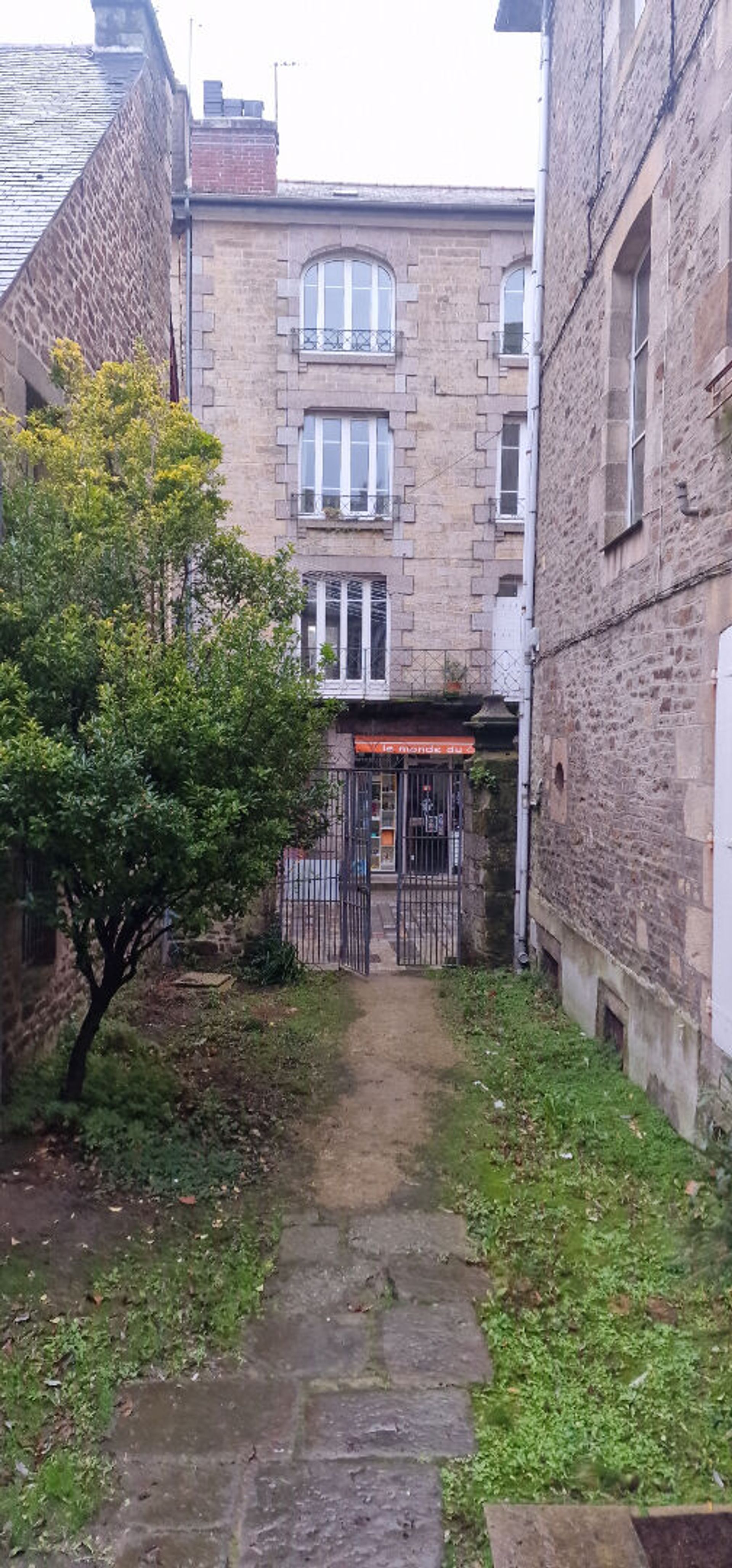 Condominium dans Dinan, Brittany 12415043