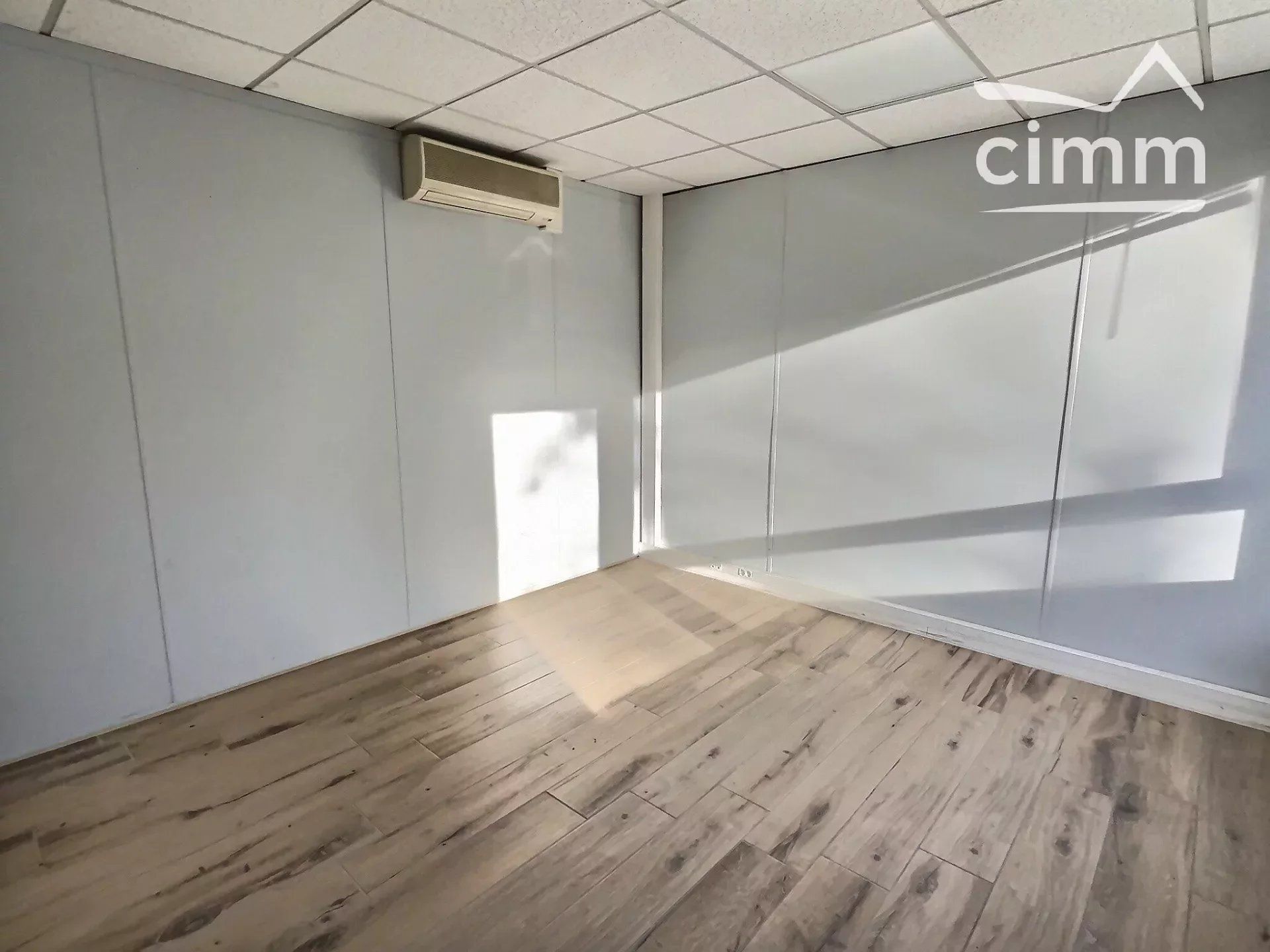 Condominium in Vichy, Auvergne-Rhone-Alpes 12415133