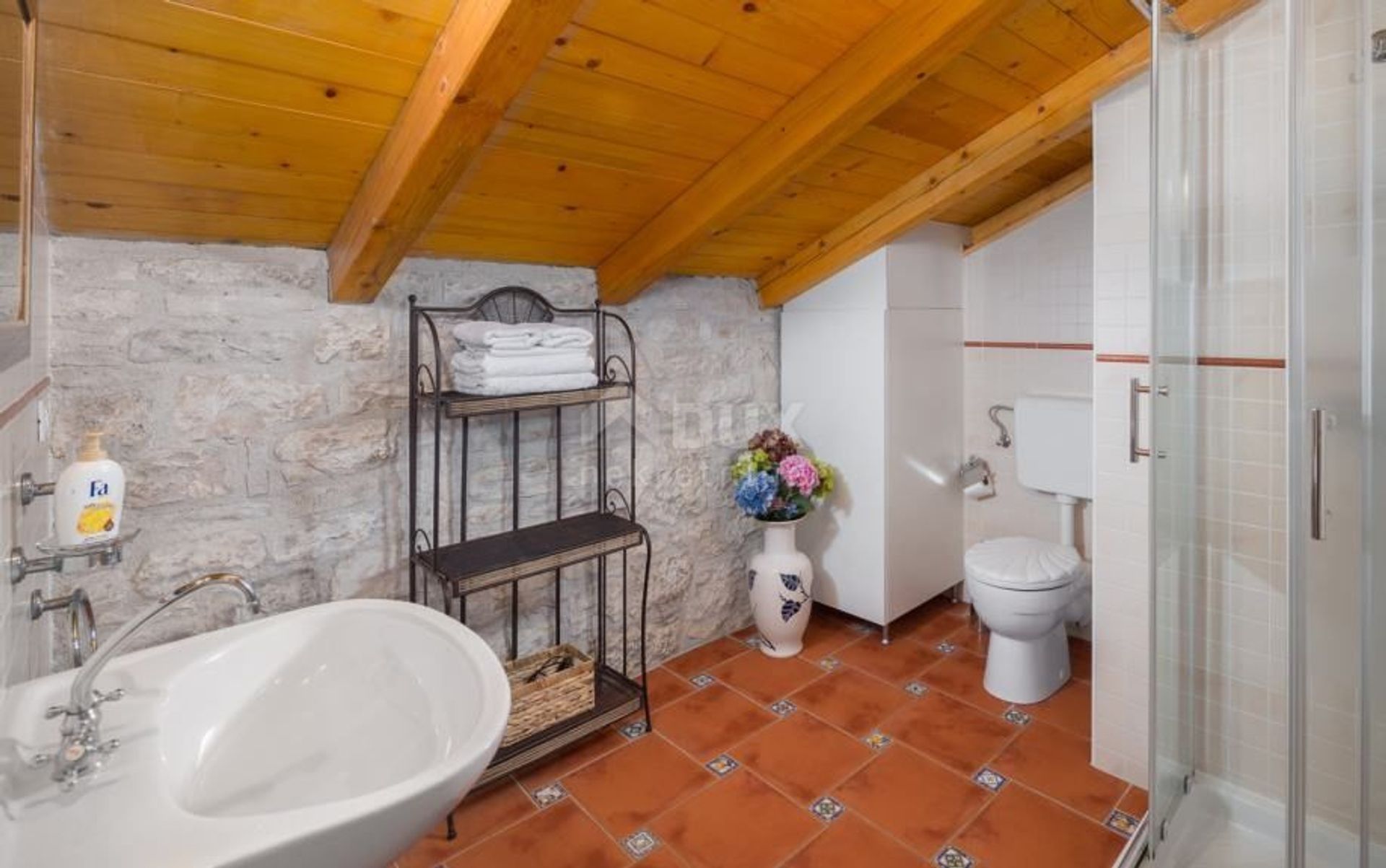 Hus i Tinjan, Istria County 12415376