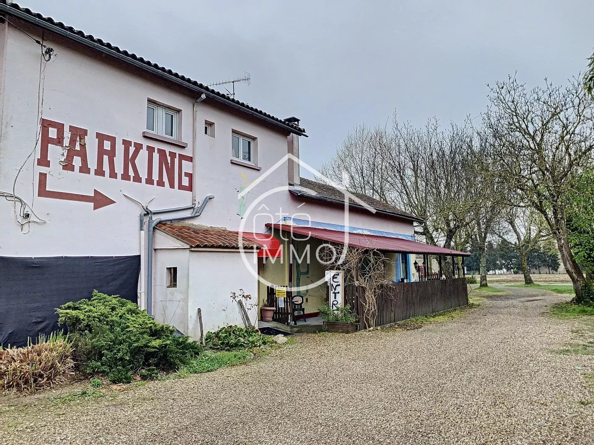 Reclame in Lamonzie-Saint-Martin, Dordogne 12417343