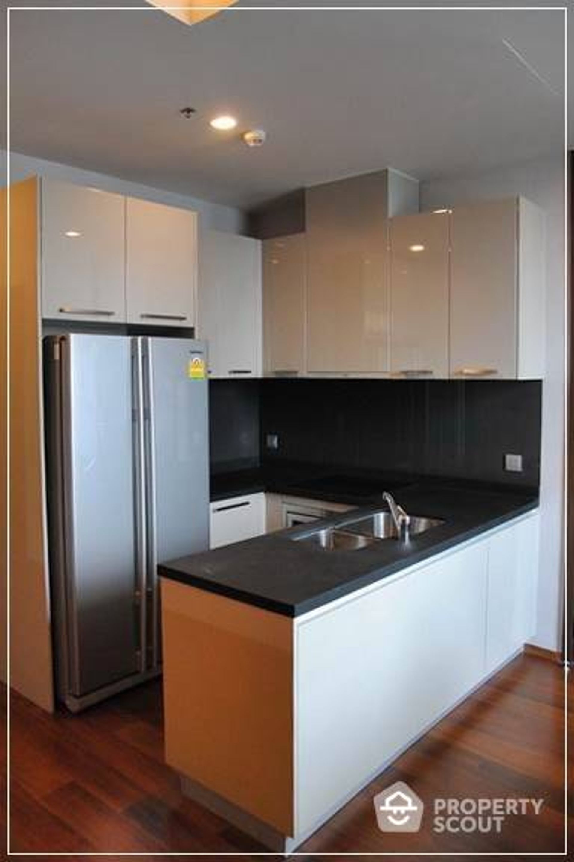 Condominium in Watthana, Krung Thep Maha Nakhon 12418257