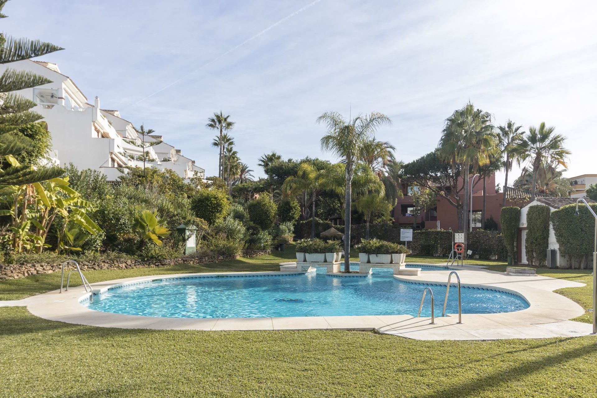 Condominium in Marbella, Andalusië 12419117