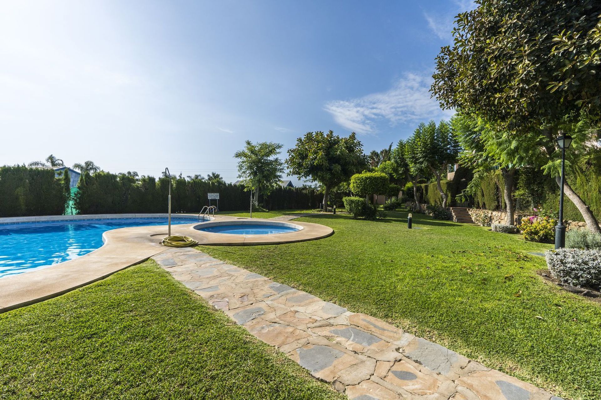 Condominium in Estepona, Andalucía 12419121