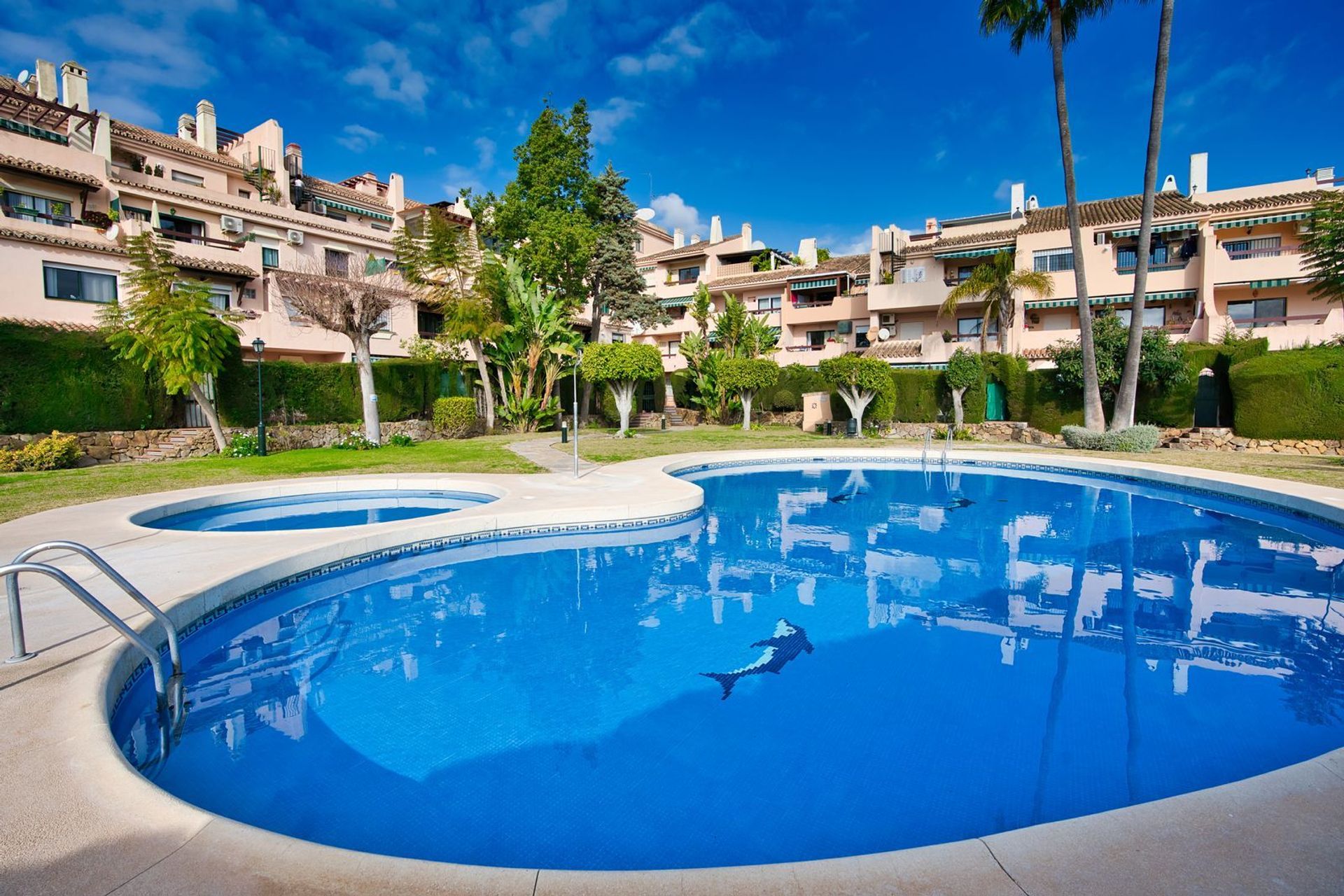 Condominium in Estepona, Andalusië 12419121