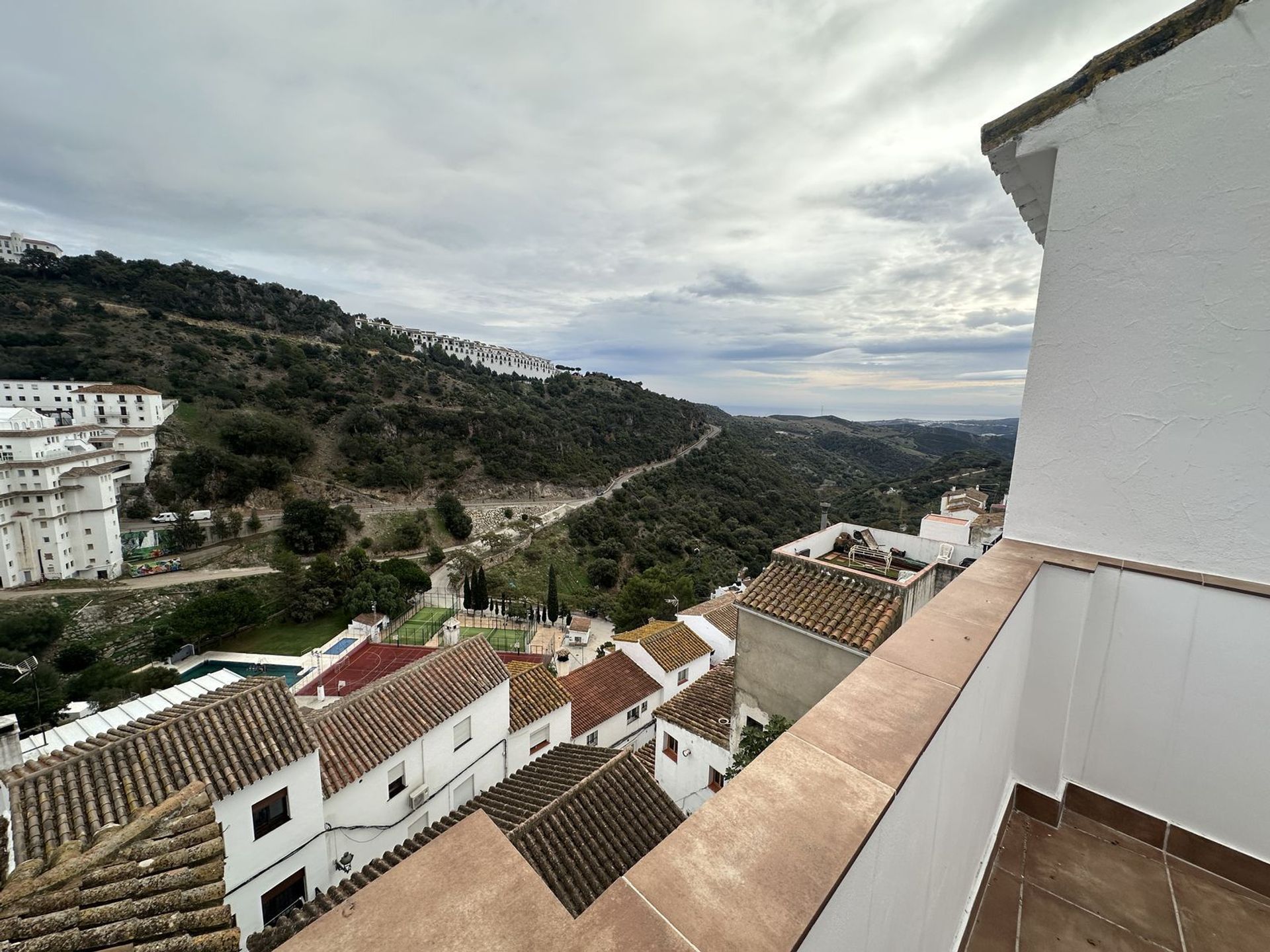 房子 在 Casares, Andalucía 12419123