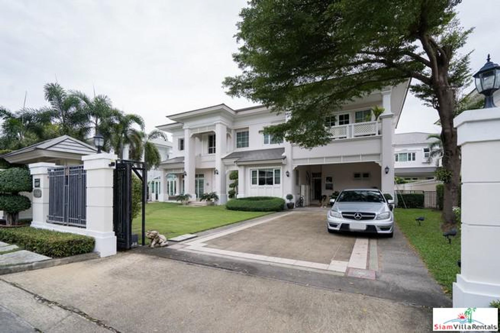 Huis in Muban Yu Suk, Samut Prakan 12419193