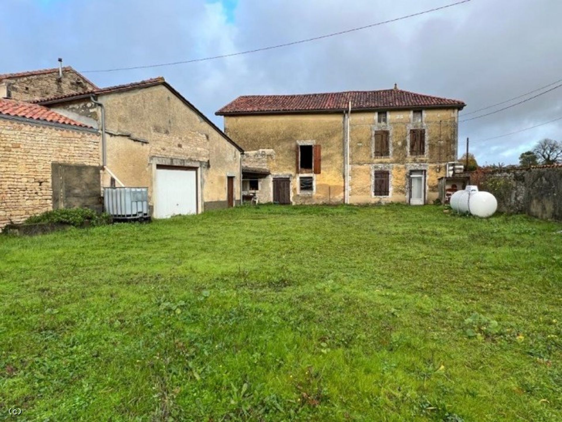 Huis in Villefagnan, Nouvelle-Aquitaine 12419227