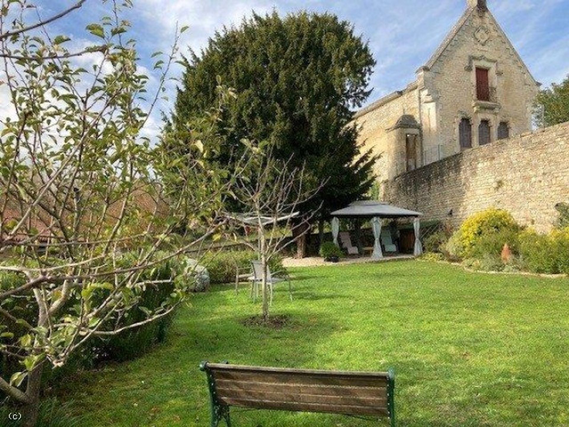 Casa nel Verteuil-sur-Charente, Nouvelle-Aquitaine 12419229