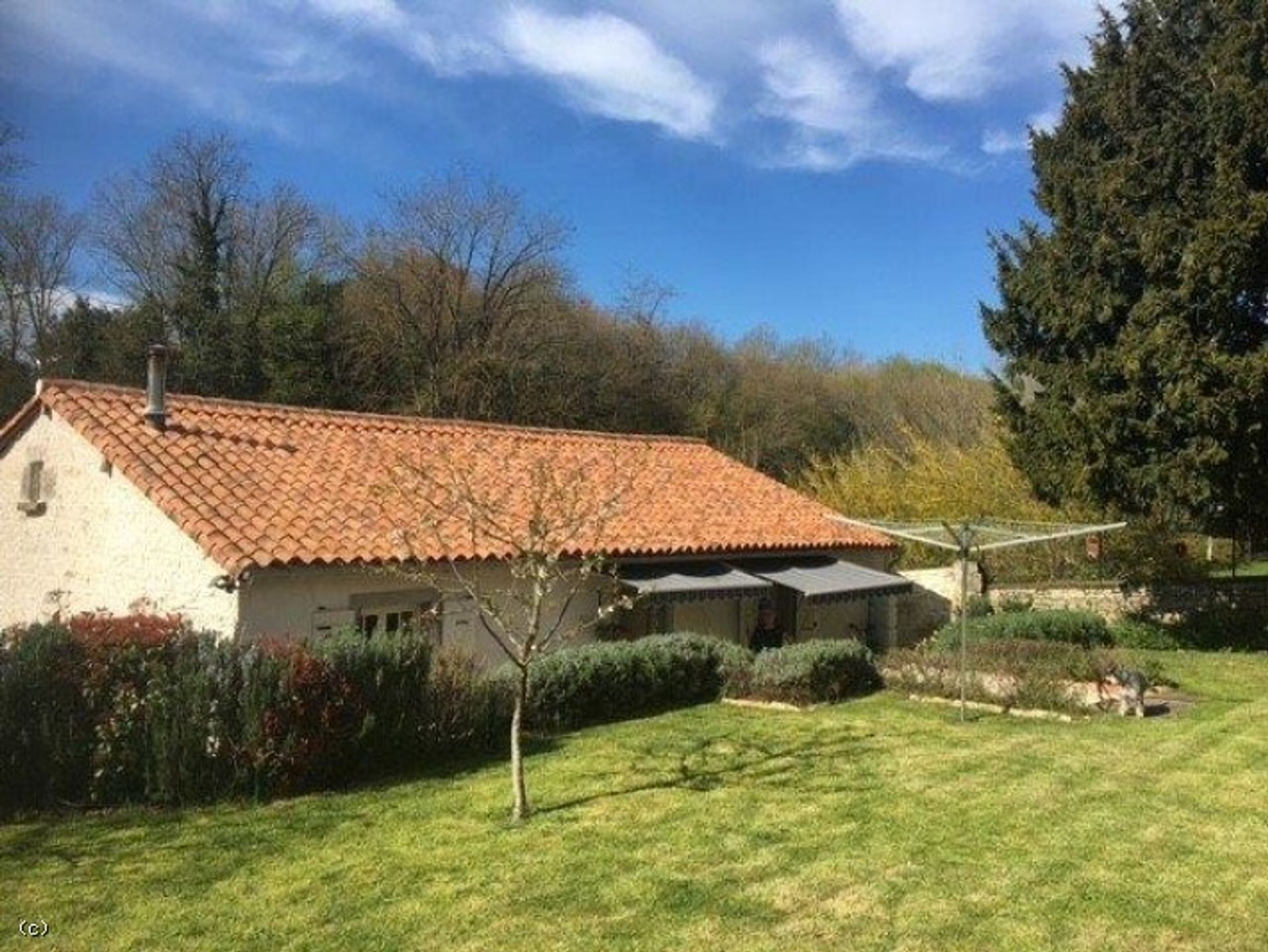 Haus im Verteuil-sur-Charente, Neu-Aquitanien 12419229