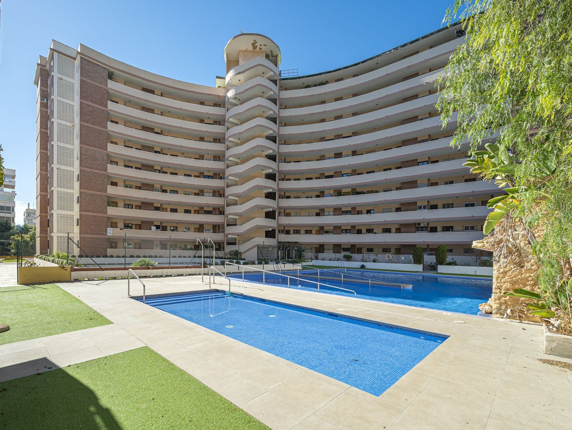 Condominium in Marbella, Andalusia 12419642