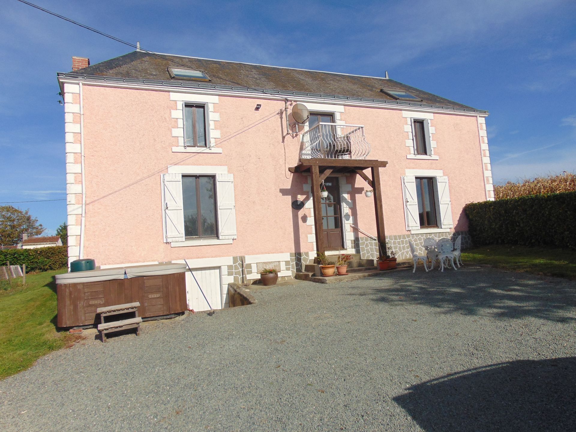 Hus i Menomblet, Pays de la Loire 12420563