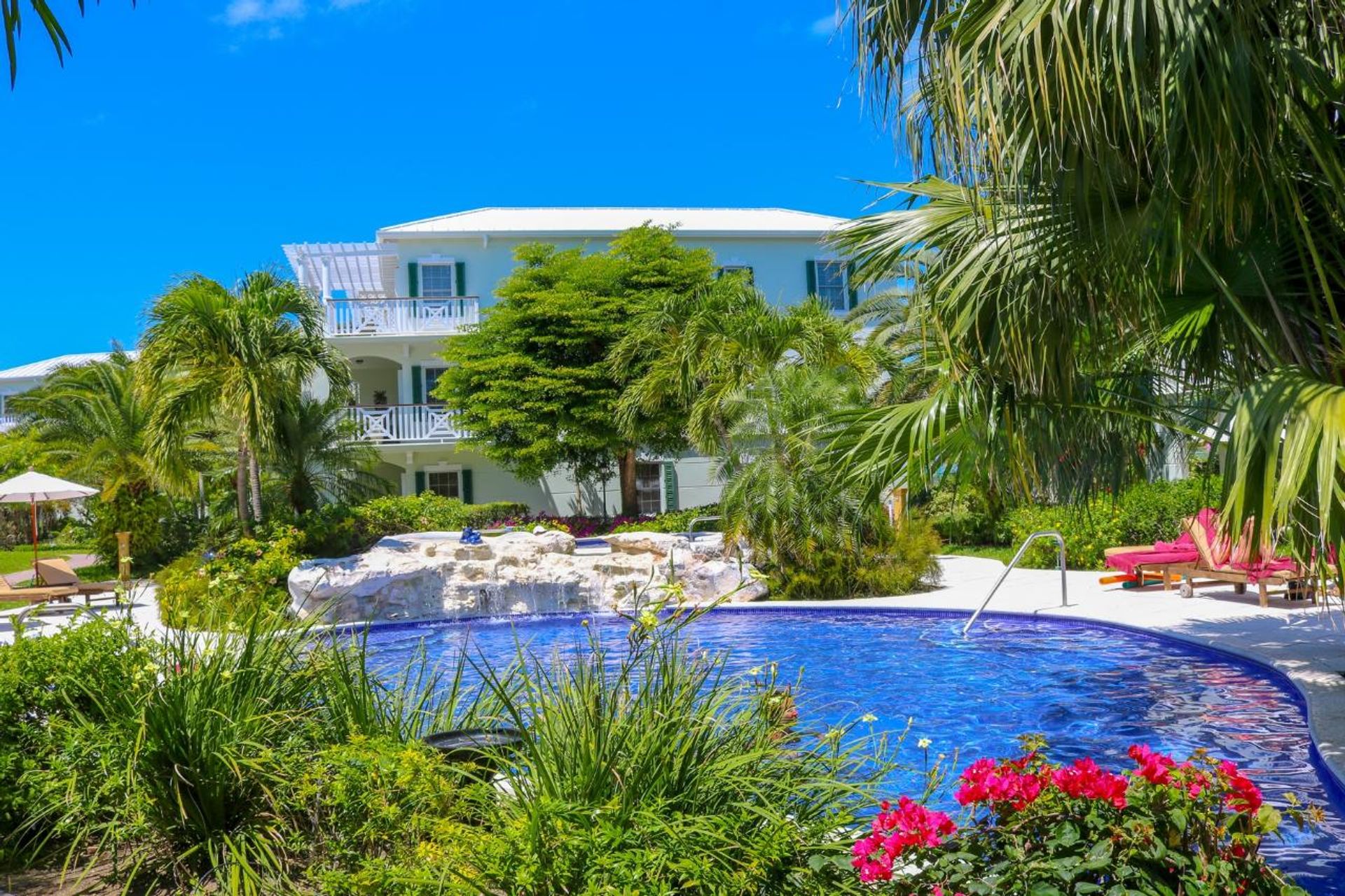 Condominium in Grace Bay, Caicos Islands 12420718