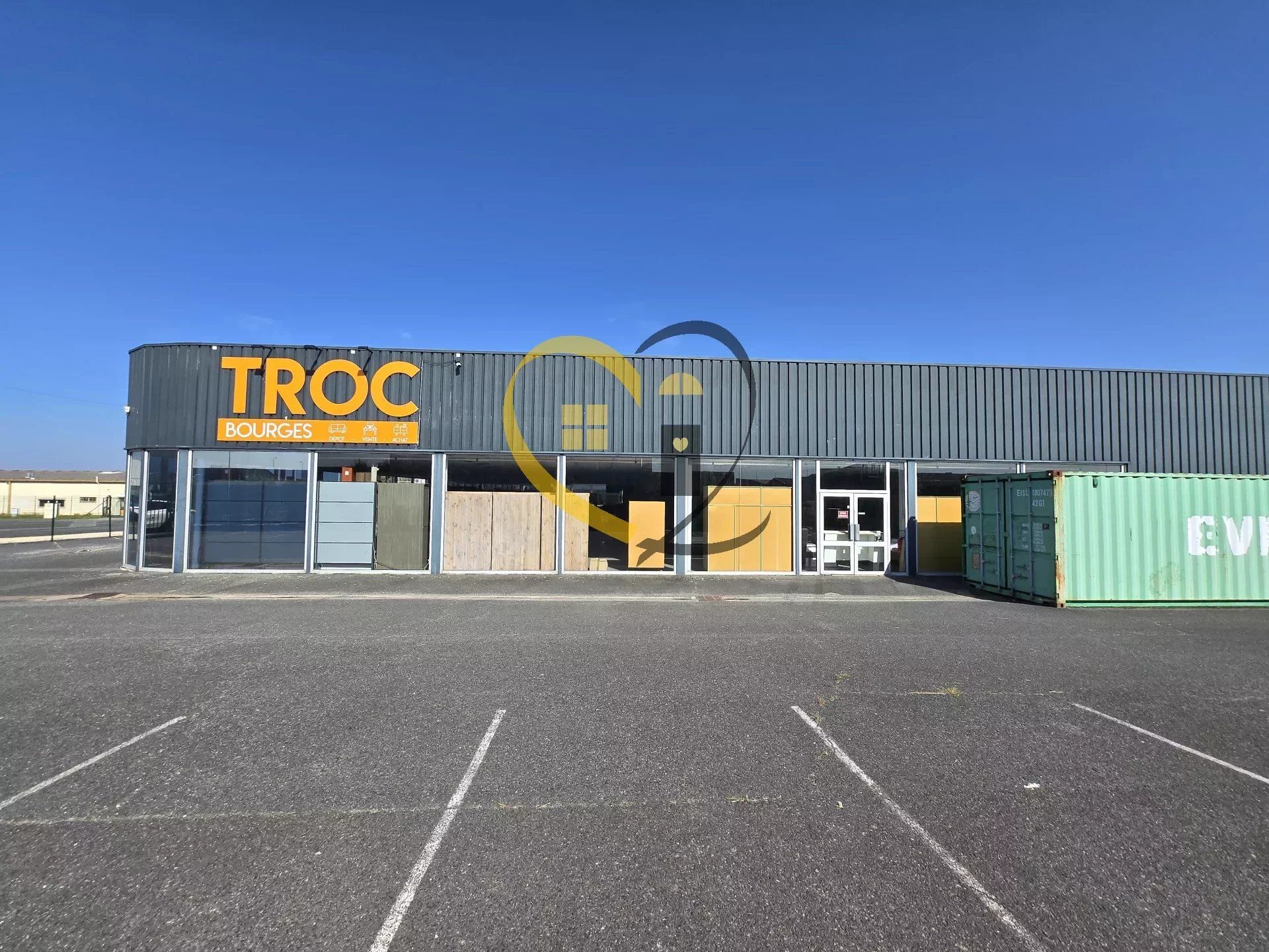 Commercial in Saint-Germain-du-Puy, Cher 12420992