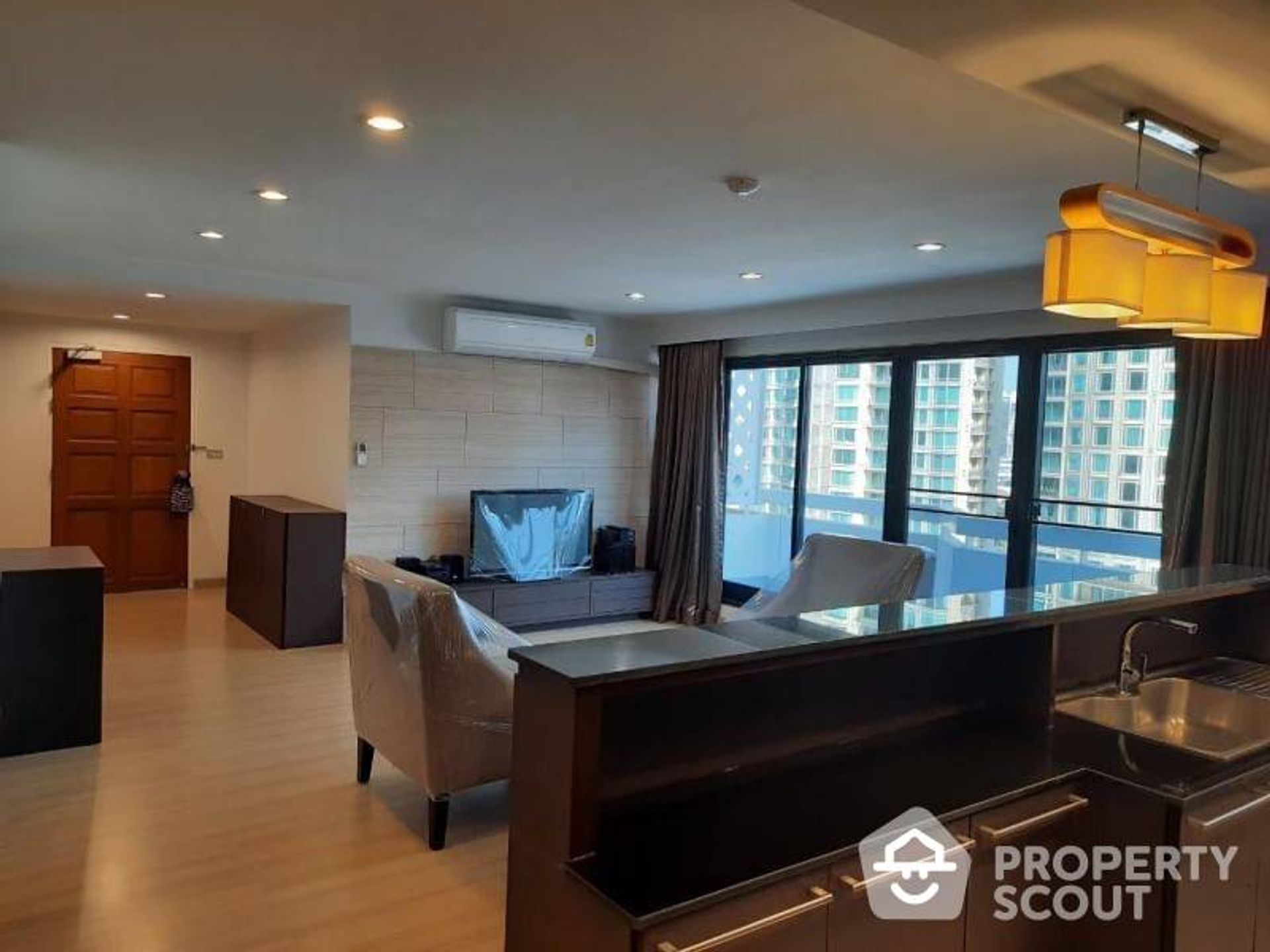 Condominium in Watthana, Krung Thep Maha Nakhon 12421504