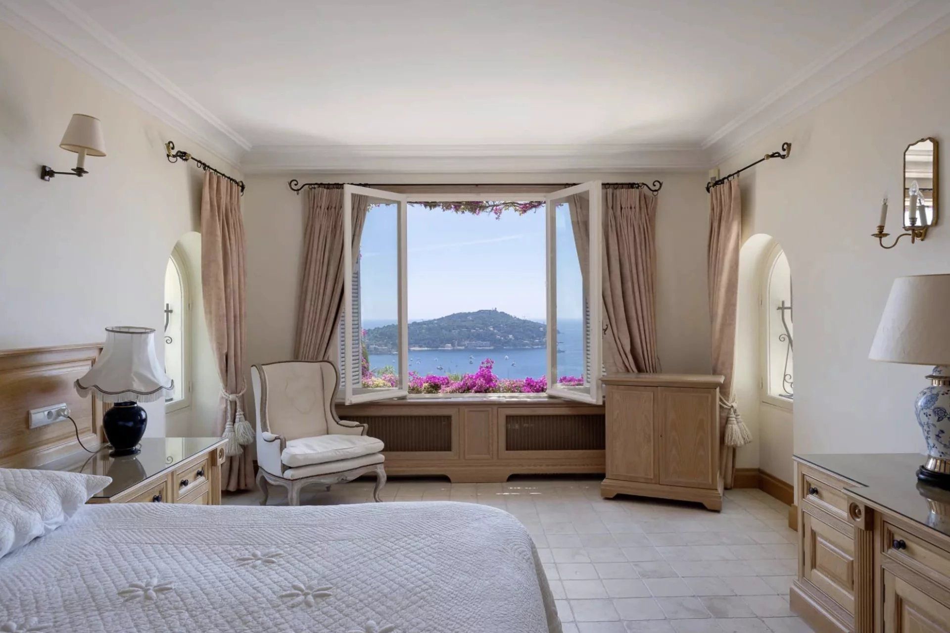 بيت في Villefranche-sur-Mer, Provence-Alpes-Côte d'Azur 12422392