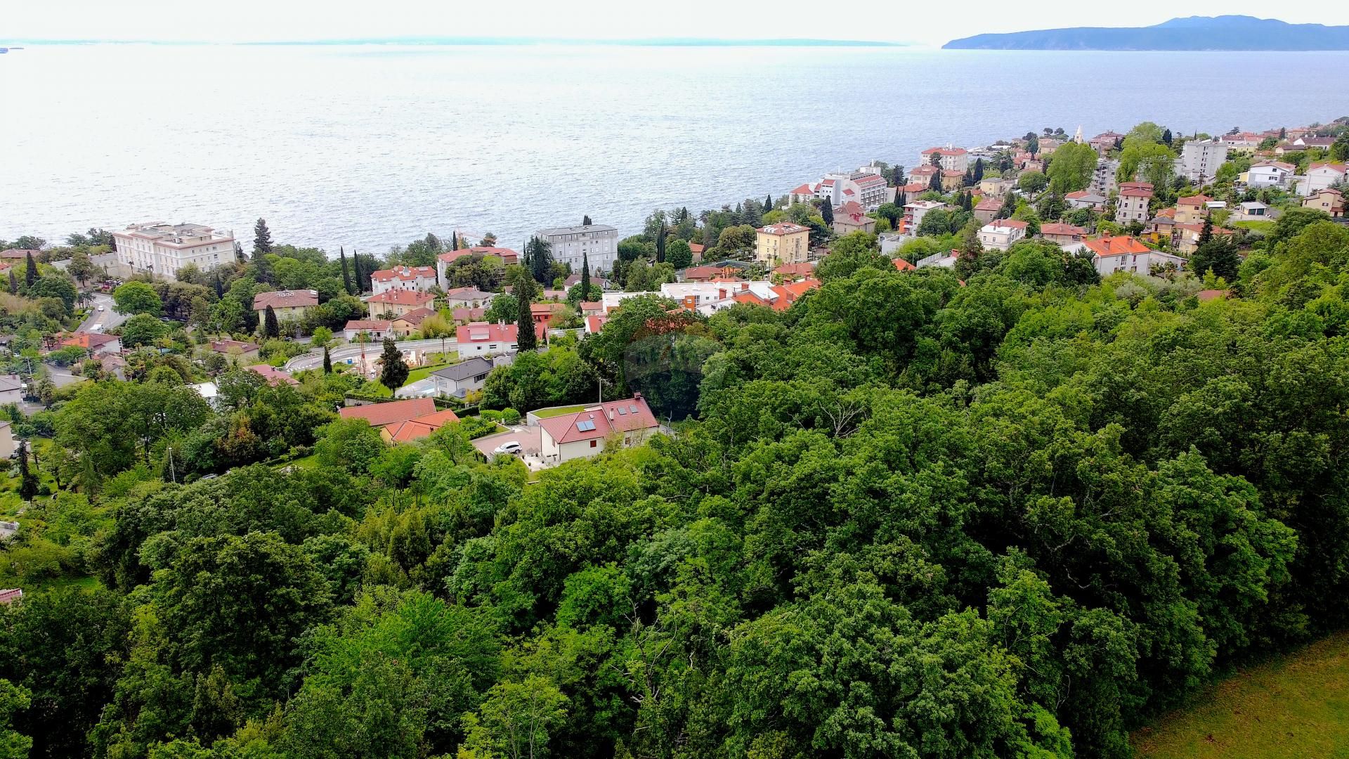 Terre dans Lovran, Primorsko-Goranska Zupanija 12423620