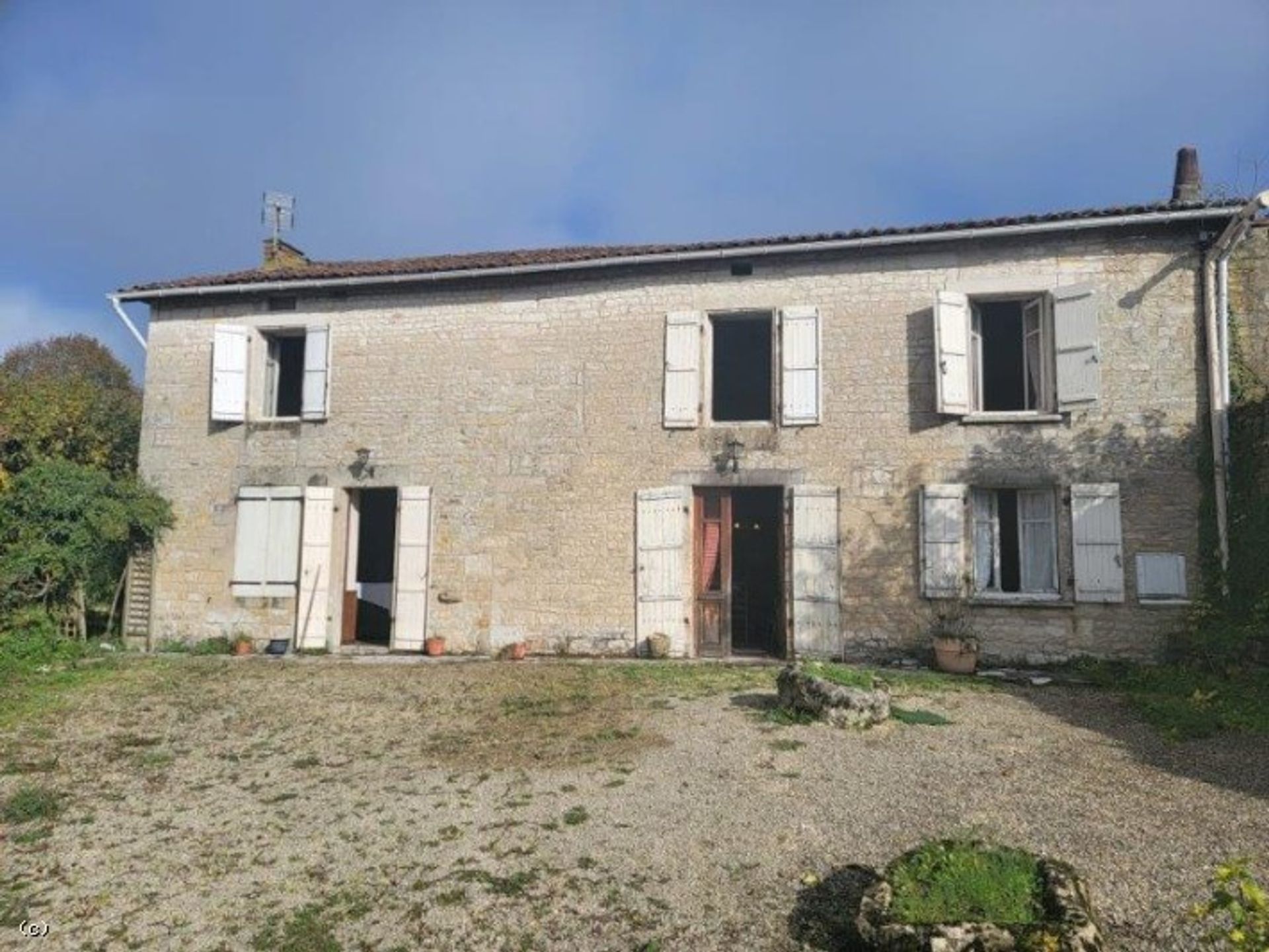 House in Ruffec, Nouvelle-Aquitaine 12424085