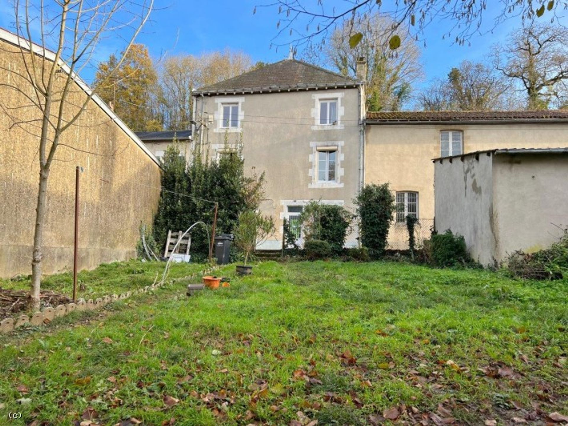 Huis in Civray, Nouvelle-Aquitaine 12424086