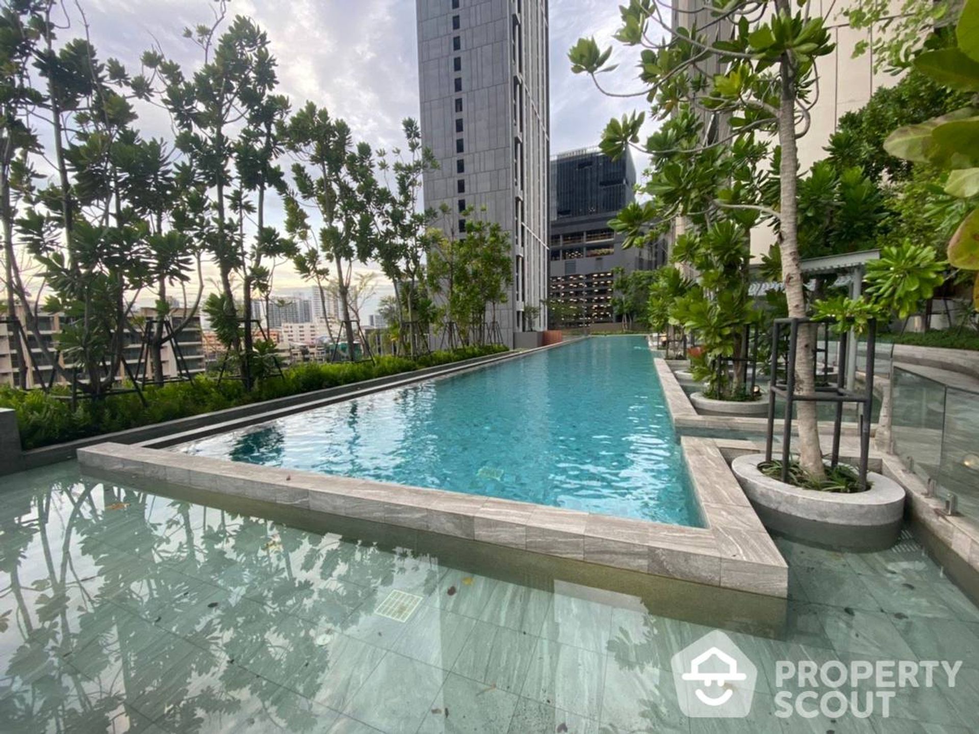 Condominium in Phra Khanong, Krung Thep Maha Nakhon 12425950