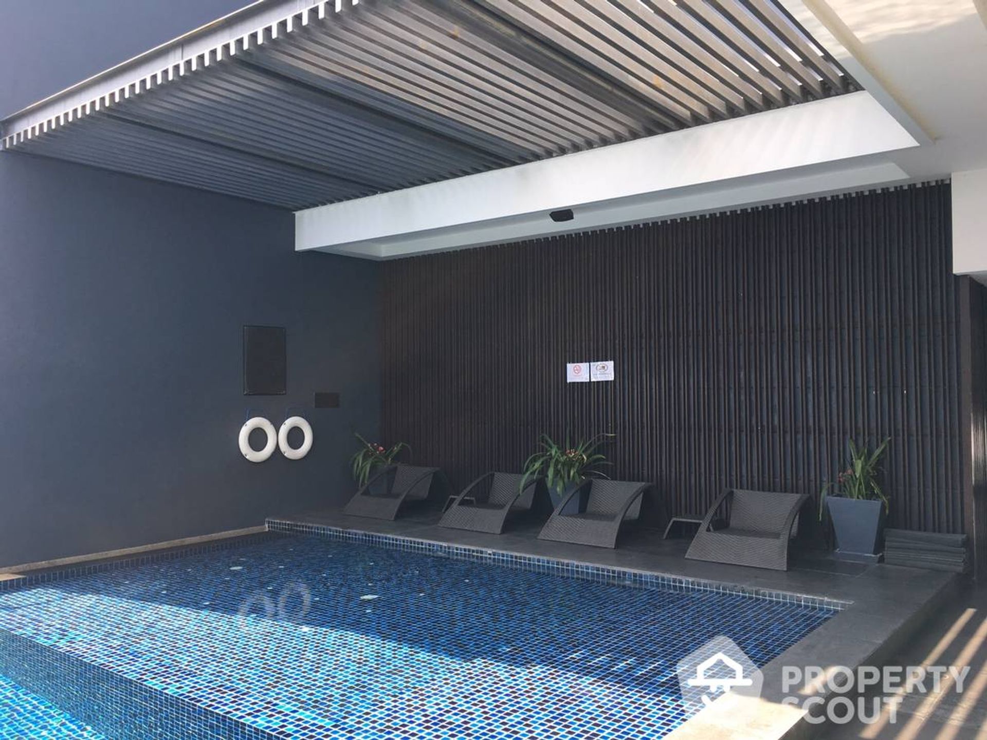 Condominium in Bang Rak, Krung Thep Maha Nakhon 12425963