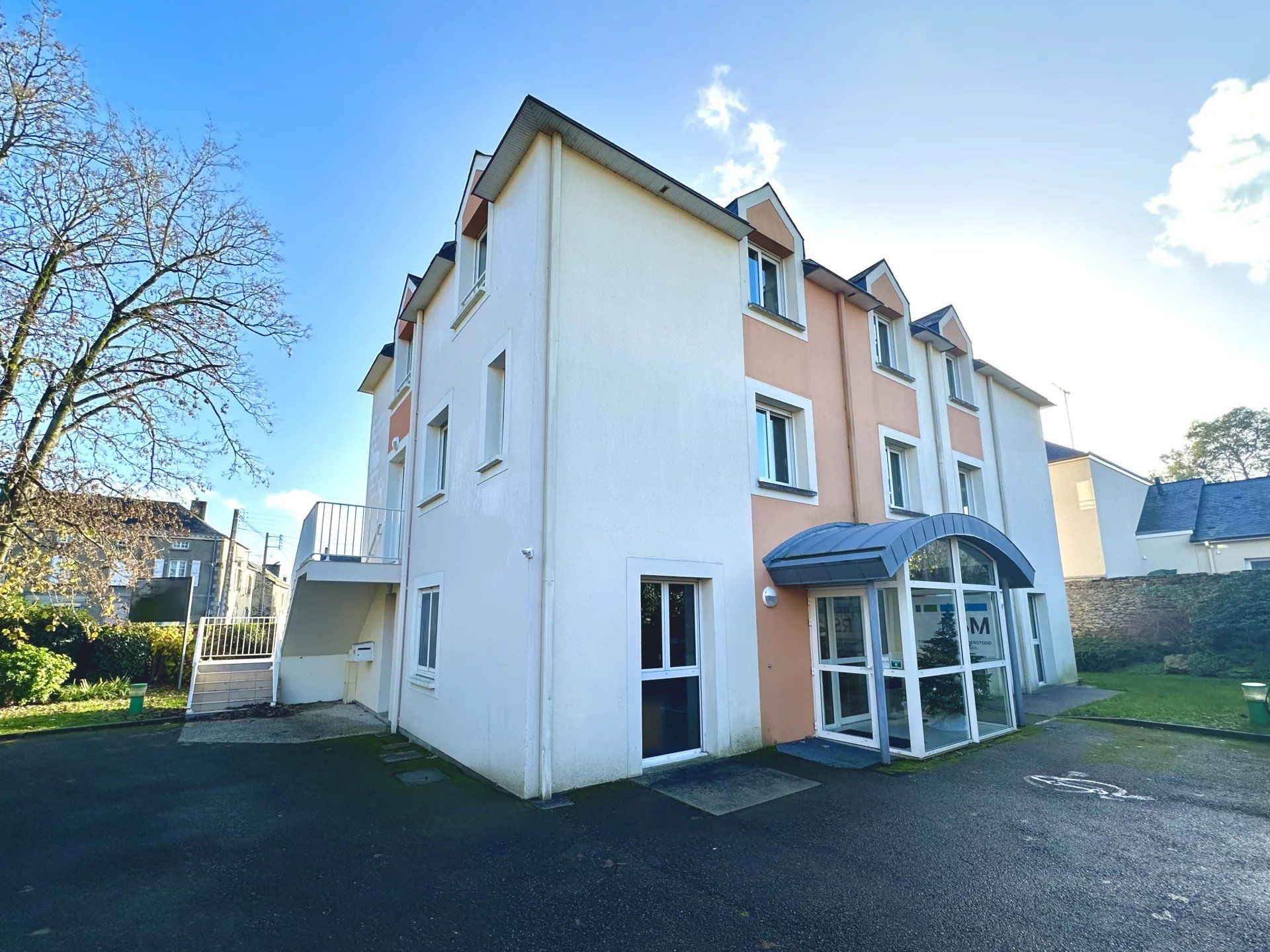 Kantoor in Laval, Pays de la Loire 12427716