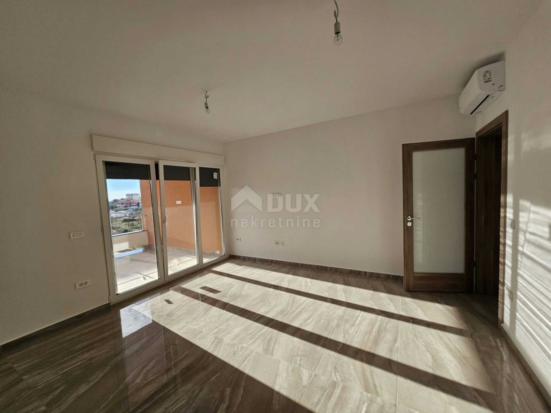 Condominium in Rab, Primorsko-Goranska Zupanija 12429488