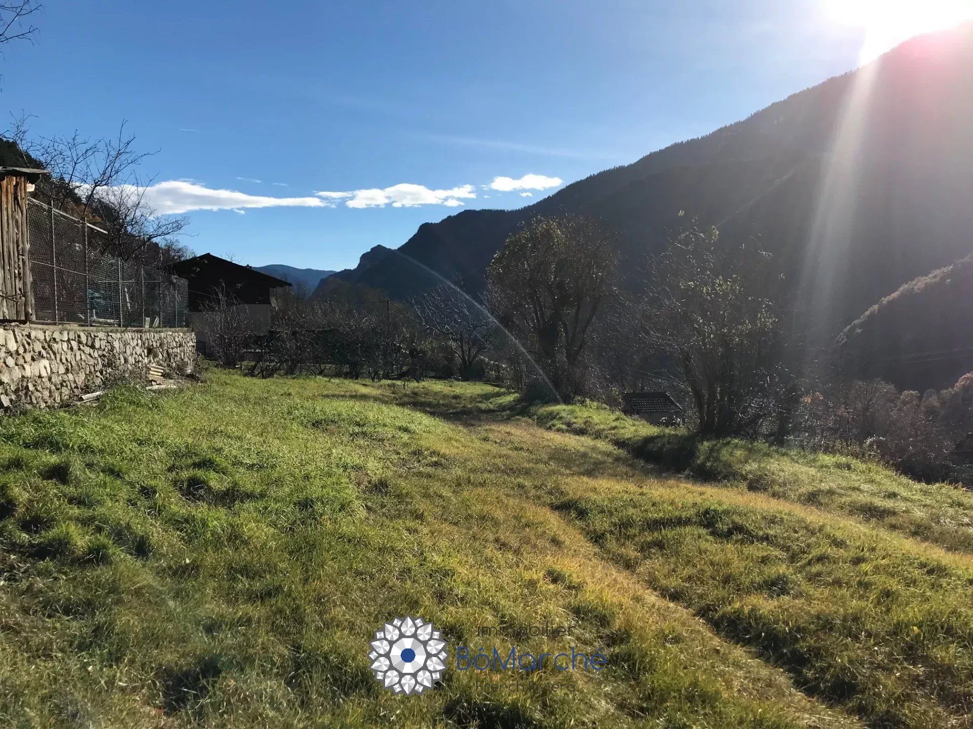 Land im Saint-Martin-Vésubie, Provence-Alpes-Côte d'Azur 12430433