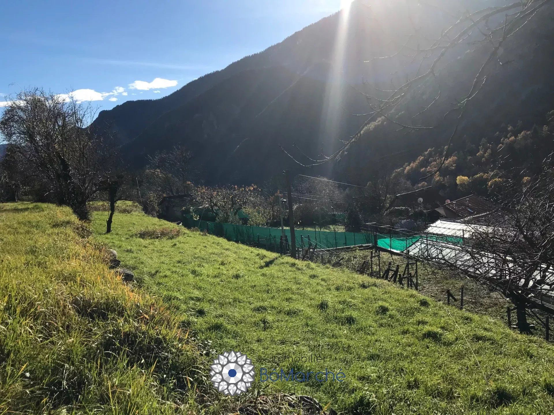 Land im Saint-Martin-Vésubie, Provence-Alpes-Côte d'Azur 12430433