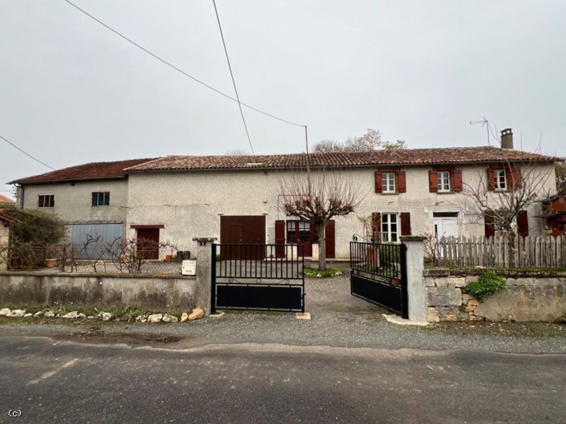 Hus i Aunac, Nouvelle-Aquitaine 12430741