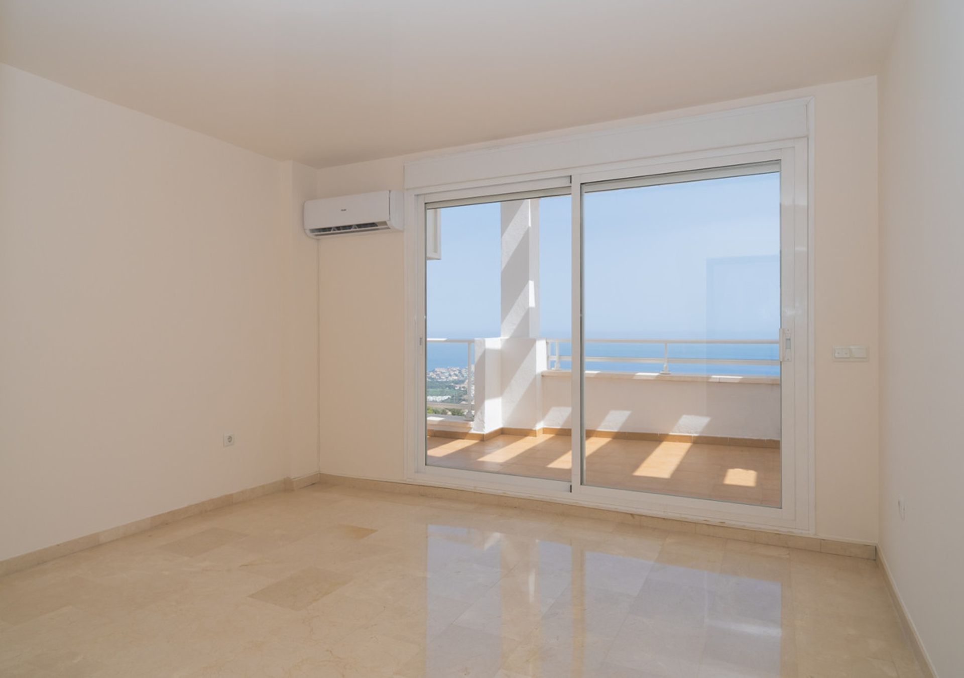 Condominium dans Benalmádena, Andalusia 12431204