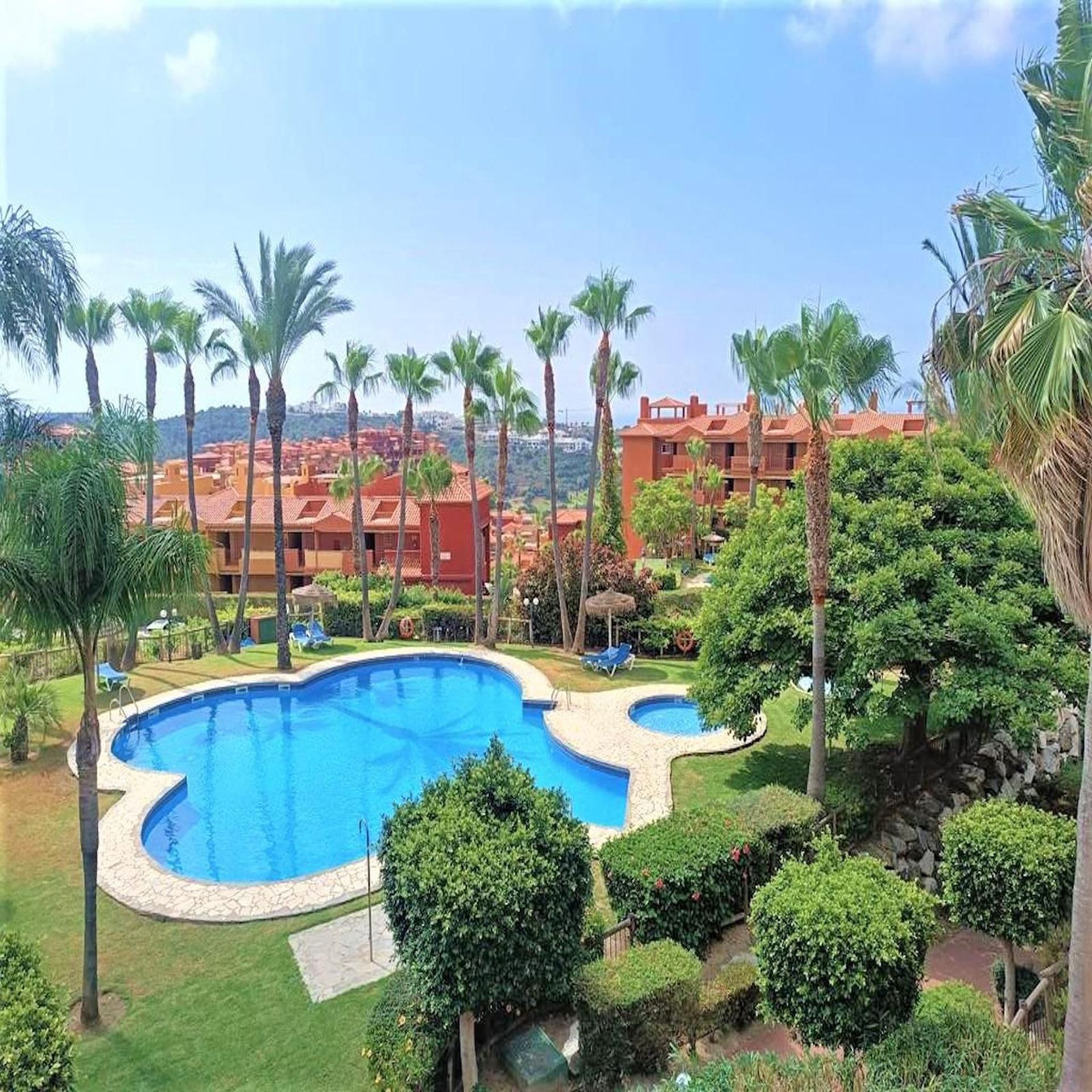 Condominium in Marbella, Andalusia 12431285