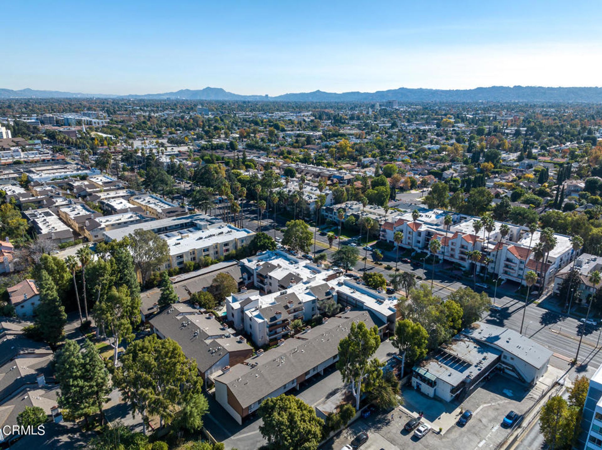 Condominium in Los Angeles, California 12432127