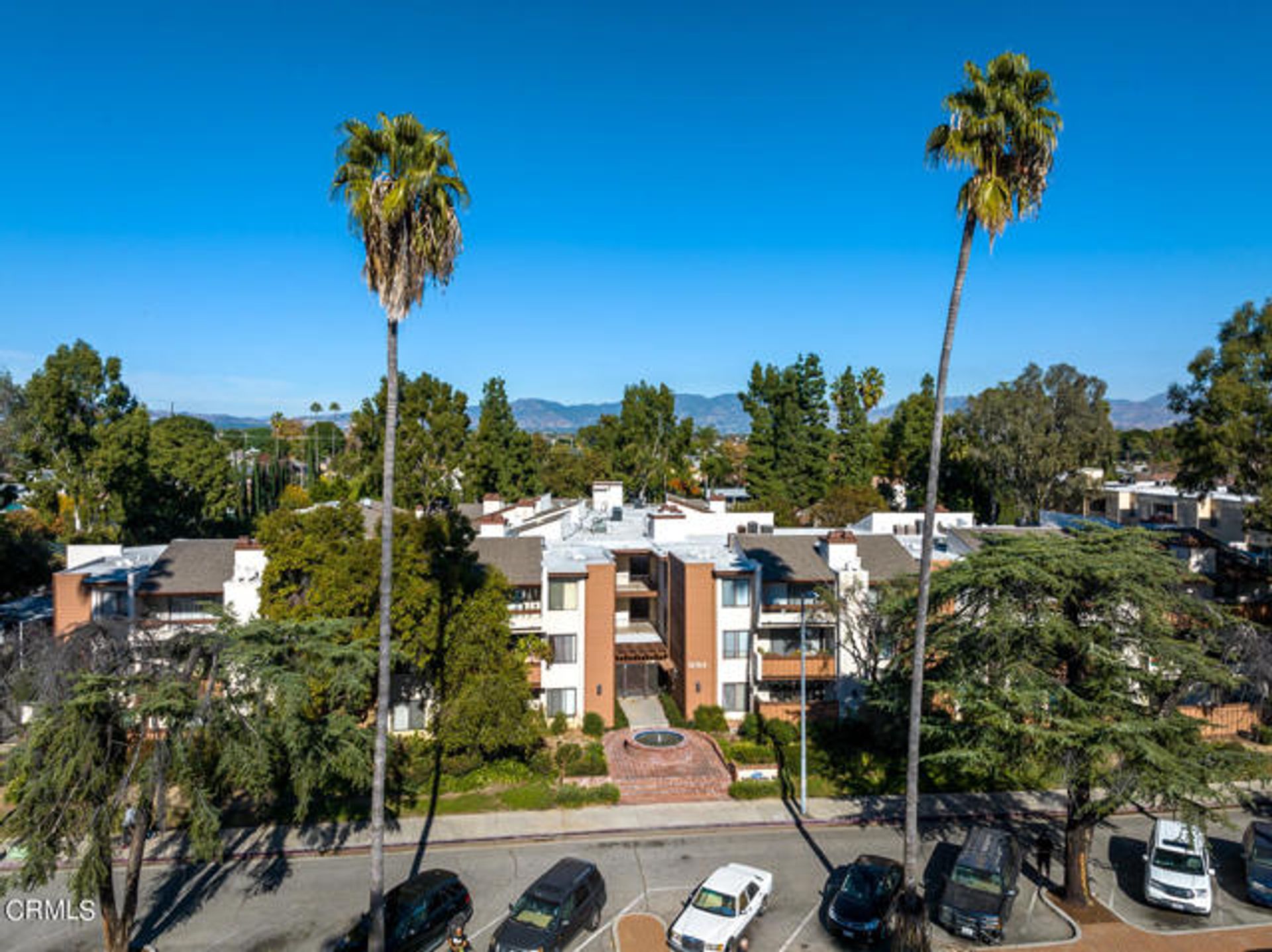 Condominium in Los Angeles, California 12432127