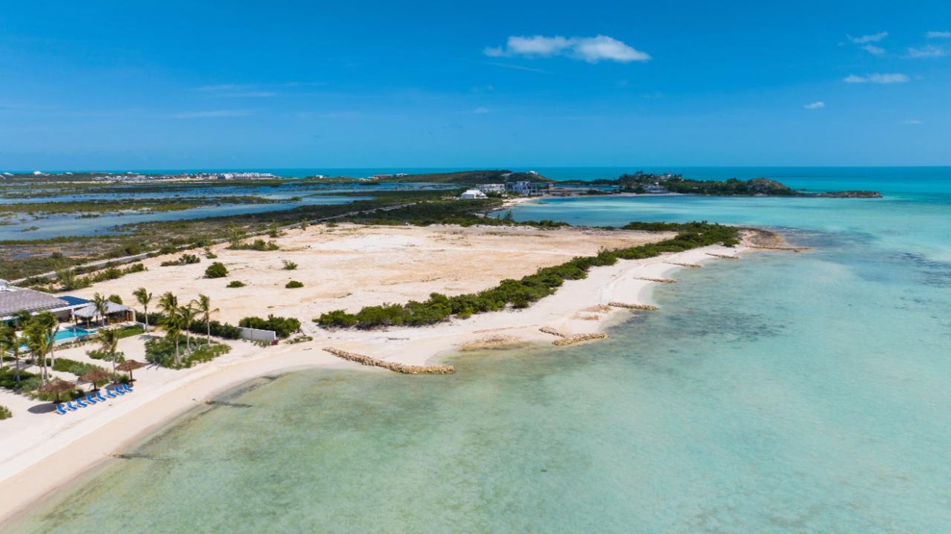 الأرض في , Caicos Islands 12432148