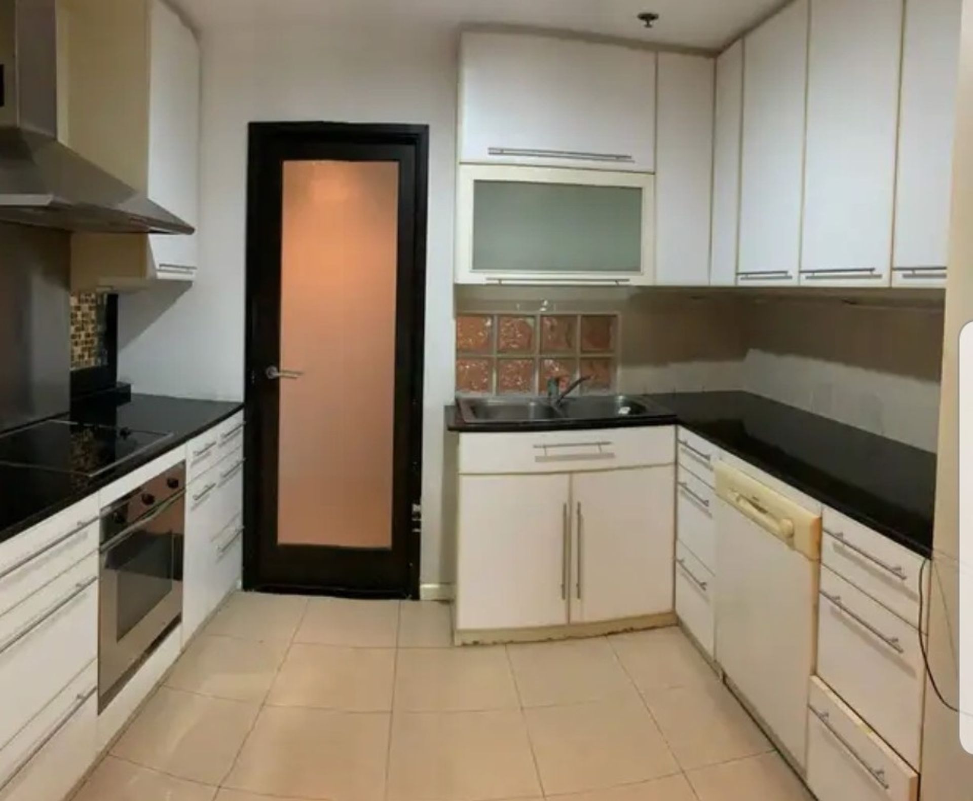 Condominium in Ban Na Lied, Krung Thep Maha Nakhon 12432497