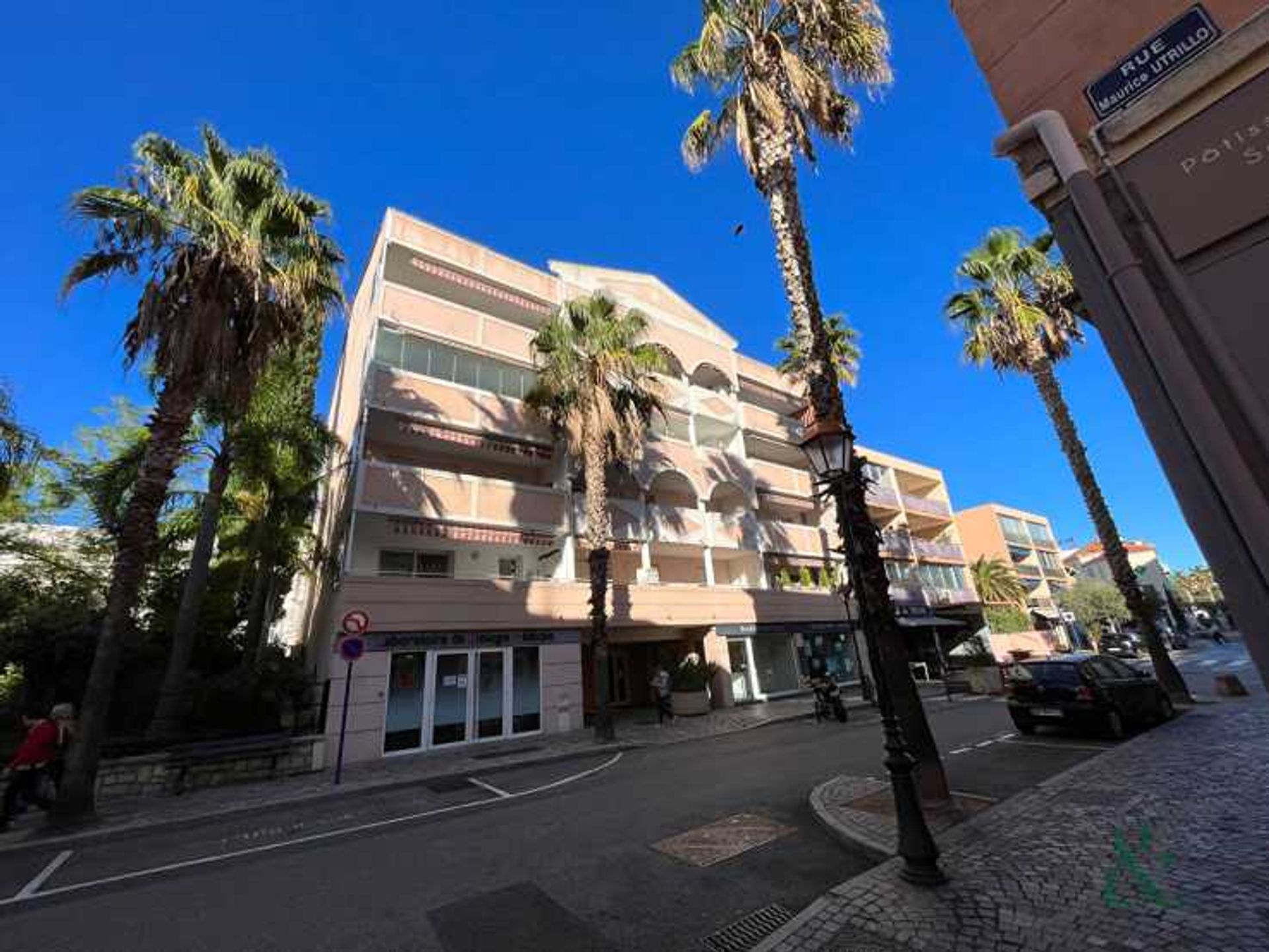 Condominium in Le Lavandou, Provence-Alpes-Cote d'Azur 12433789