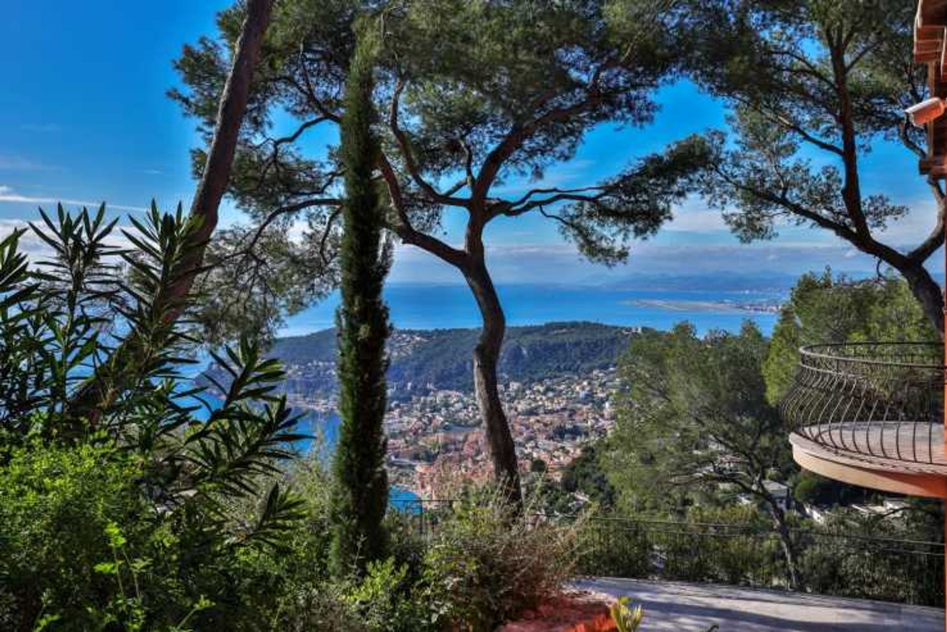 House in Villefranche-sur-Mer, Provence-Alpes-Cote d'Azur 12433791