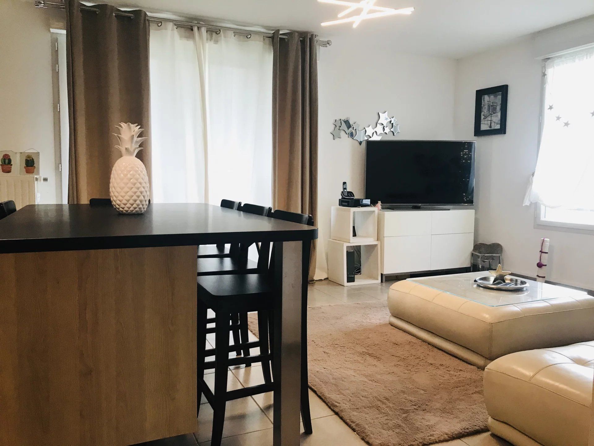 Condominium in Tours, Centre-Val de Loire 12434197